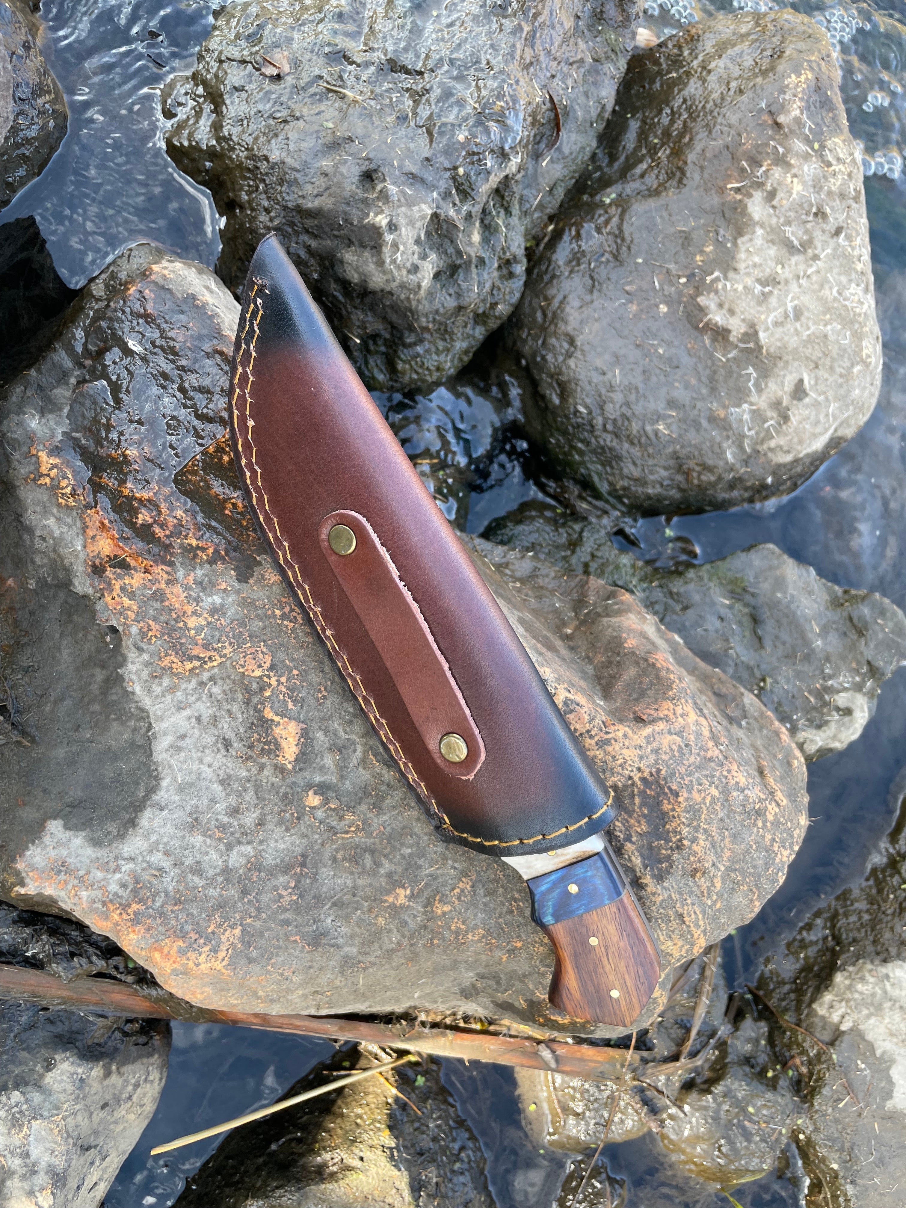 Handmade High Carbon Damascus Steel Hunting Knife/leather sheath, finger grooves TK-031