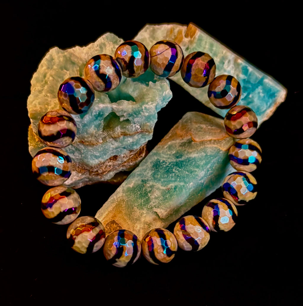 Main Character Energy – Faceted Metallic Electroplated Agate Bracelet (10mm)