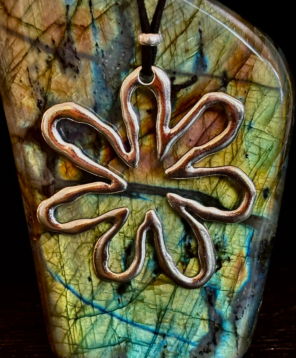 Hollow Out Flower Charm Necklace – Free-Spirited, Fierce, and Fabulous