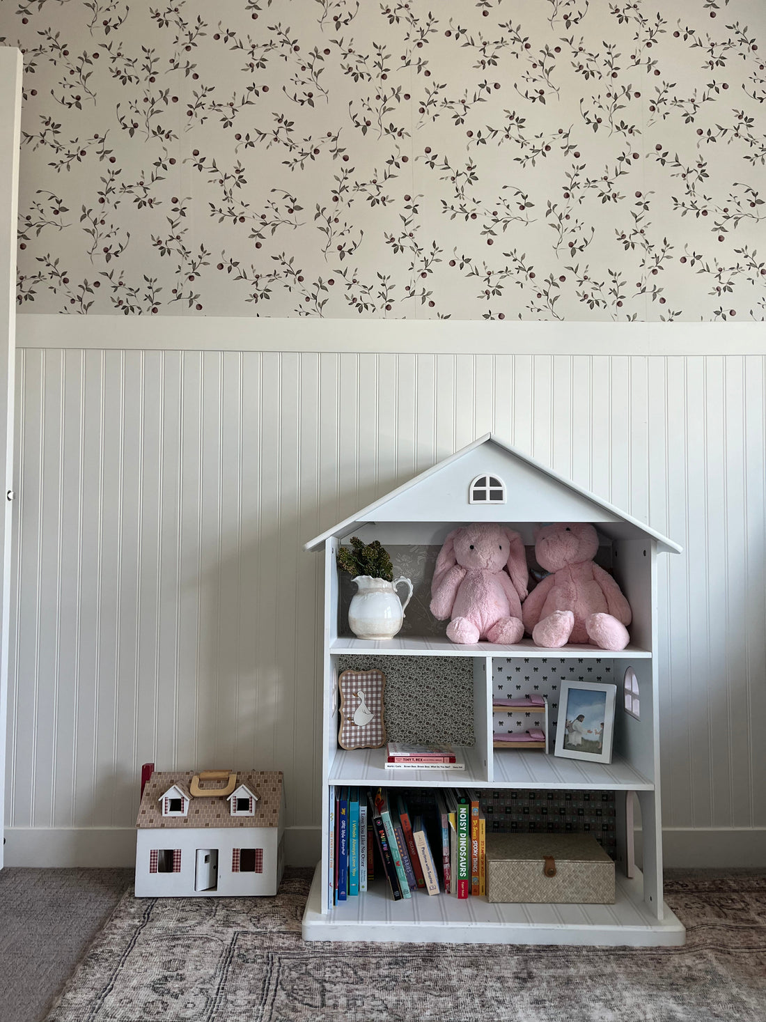 Gala Floral Wallpaper: Sage-Green, Cream & Muted-Red Cottagecore