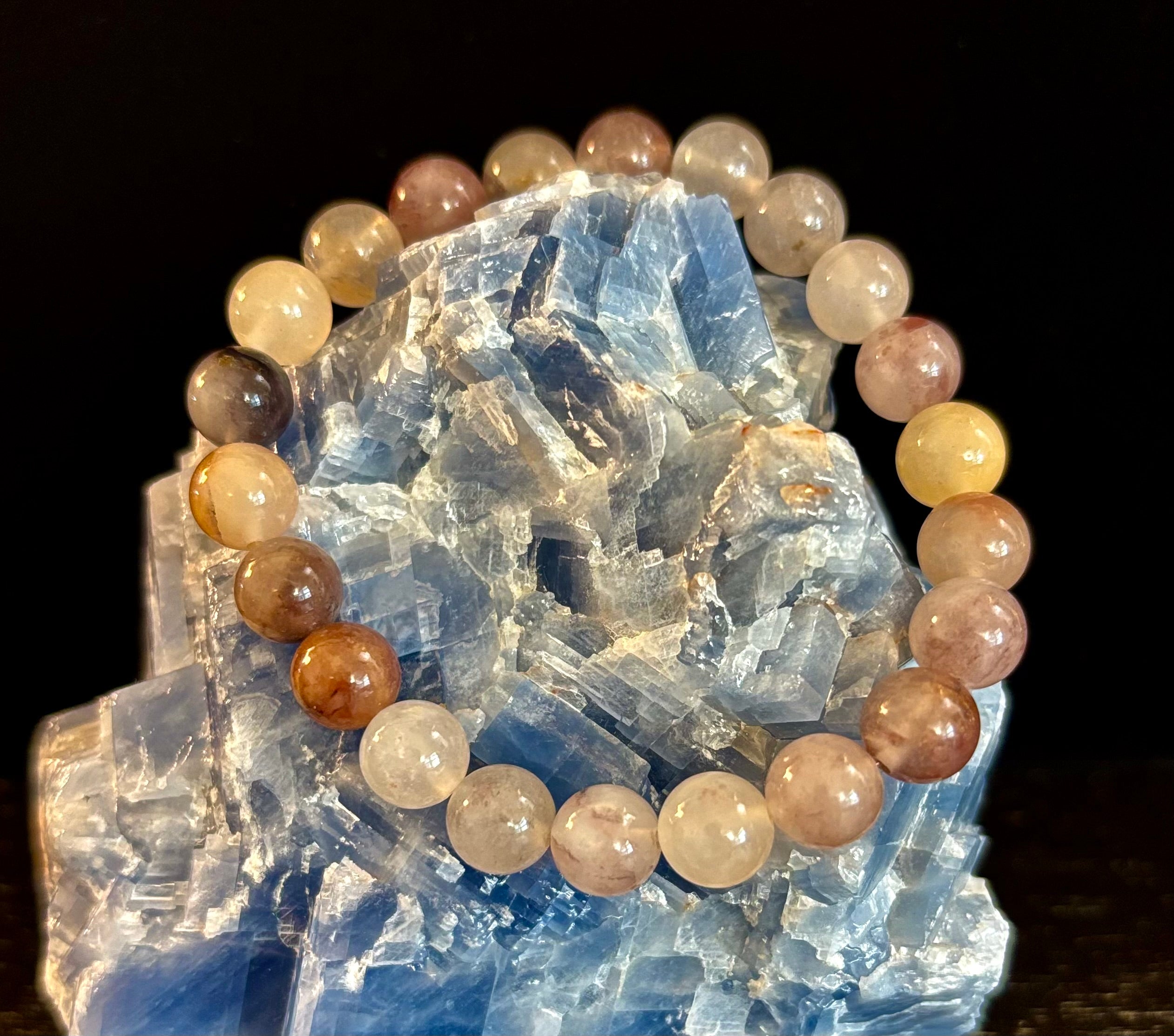 Elegant Natural Quartz Crystal Bracelet – Soothing Energy and Timeless Style