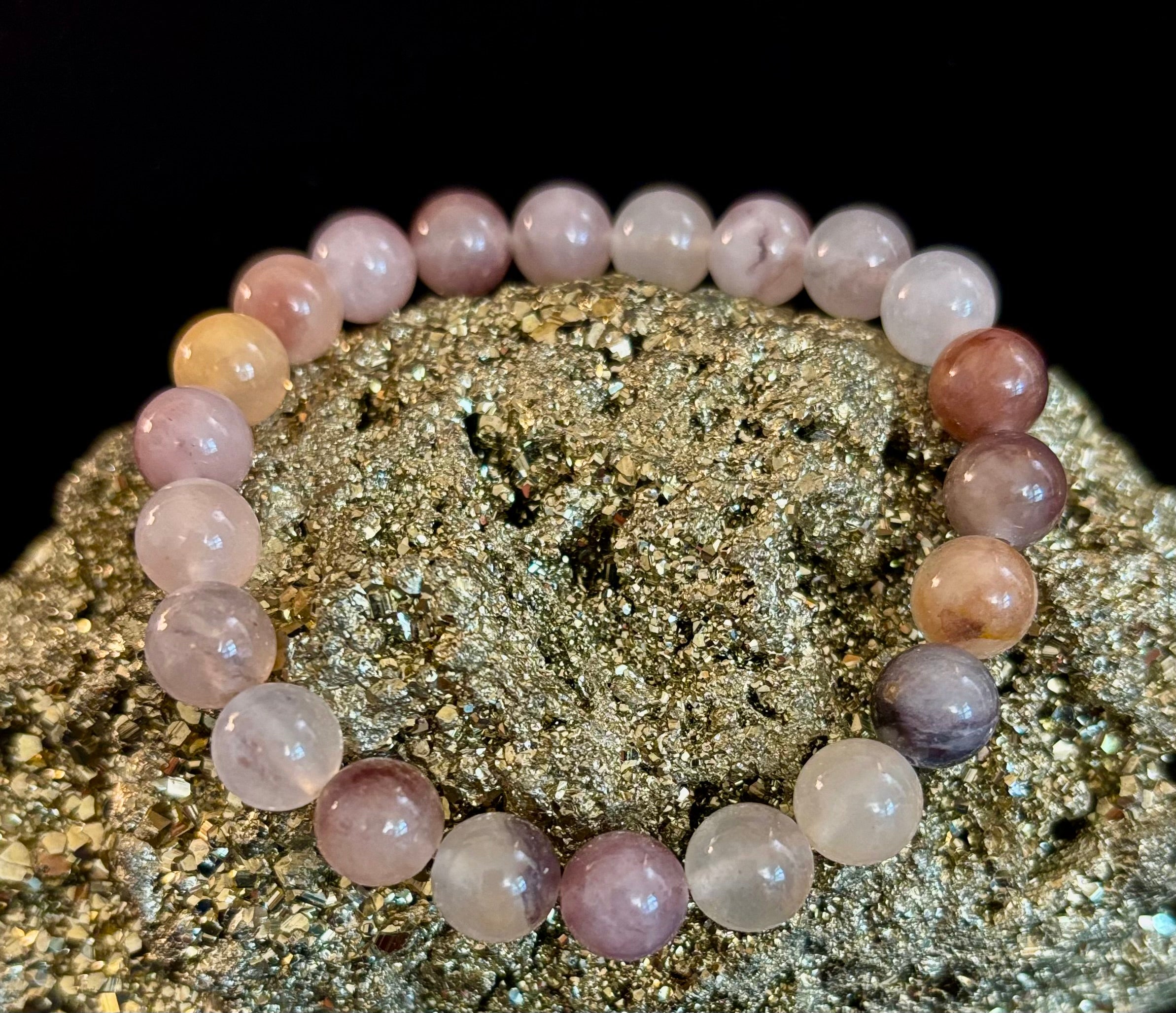 Elegant Natural Quartz Crystal Bracelet – Soothing Energy and Timeless Style