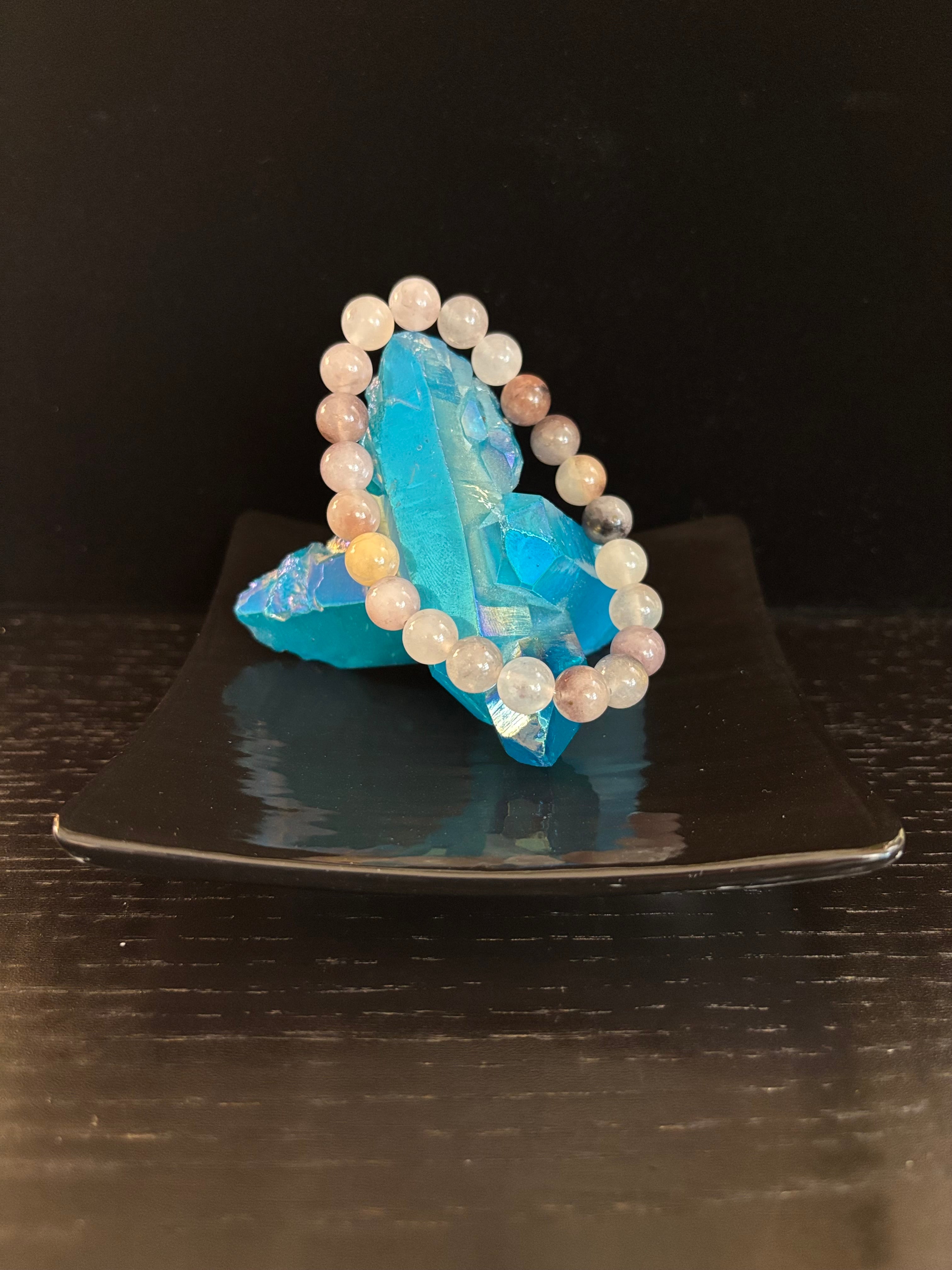 Elegant Natural Quartz Crystal Bracelet – Soothing Energy and Timeless Style