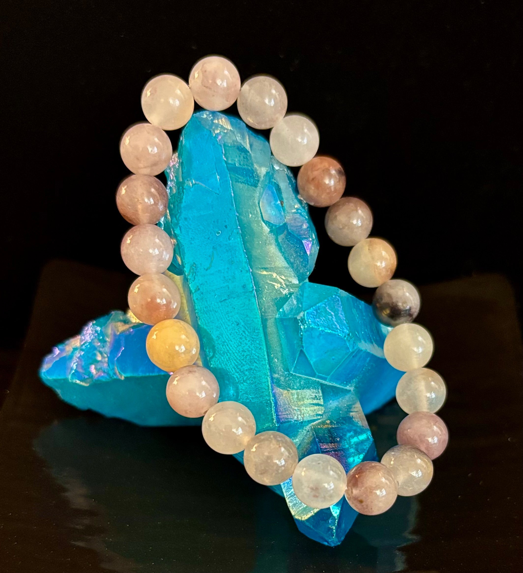 Elegant Natural Quartz Crystal Bracelet – Soothing Energy and Timeless Style