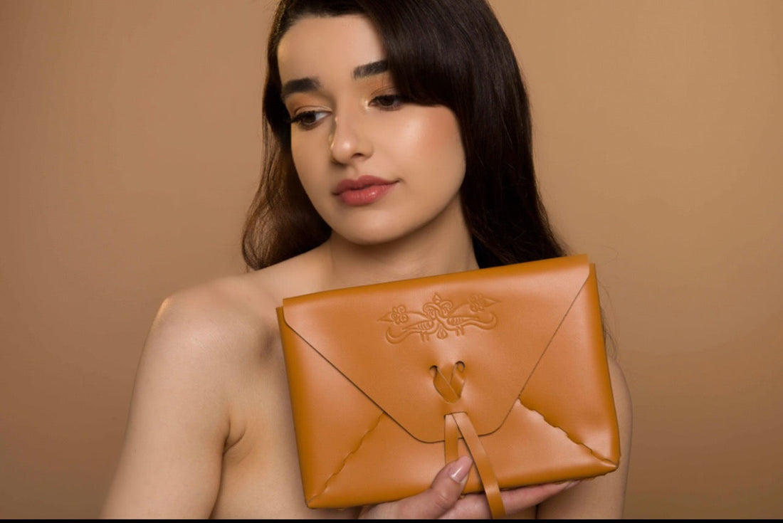 Women's Genuine Leather Clutch with Lovebirds