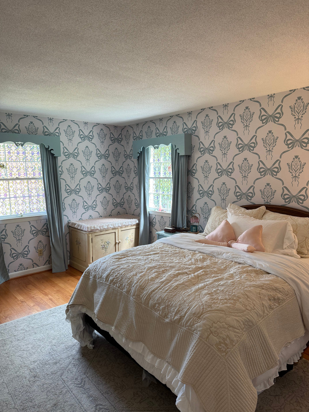 Lacey Removable Wallpaper for Sophisticated Home Decor