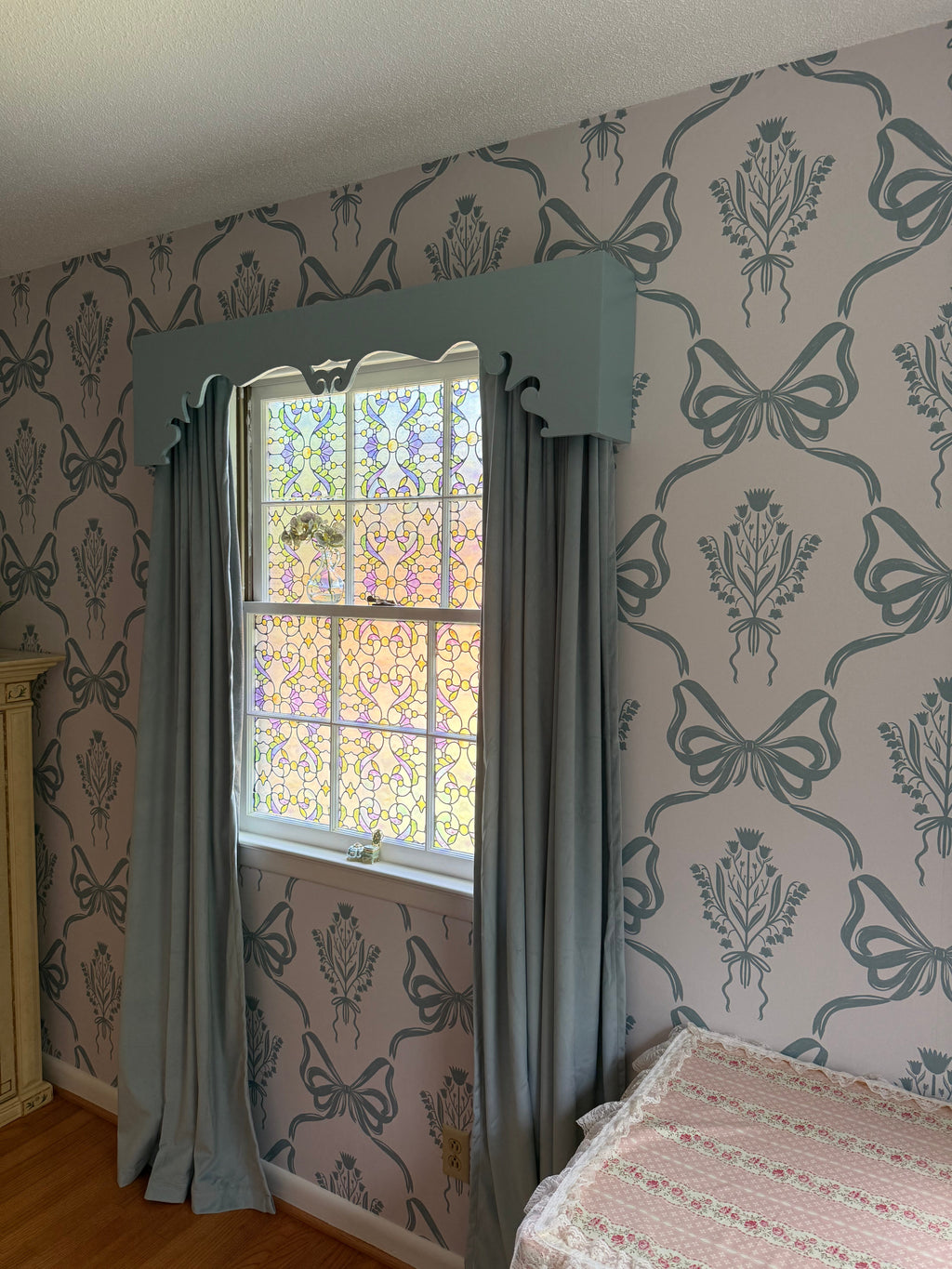 Lacey Removable Wallpaper for Sophisticated Home Decor