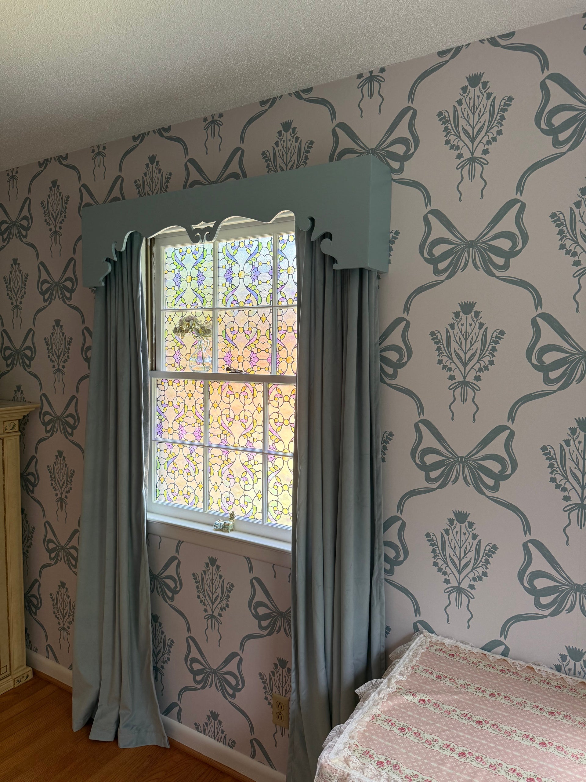 Lacey Removable Wallpaper for Sophisticated Home Decor