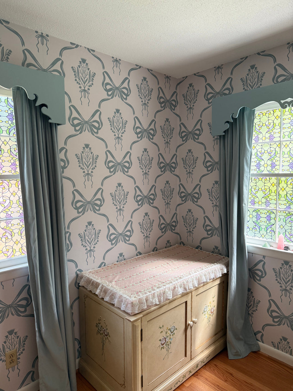 Lacey Removable Wallpaper for Sophisticated Home Decor