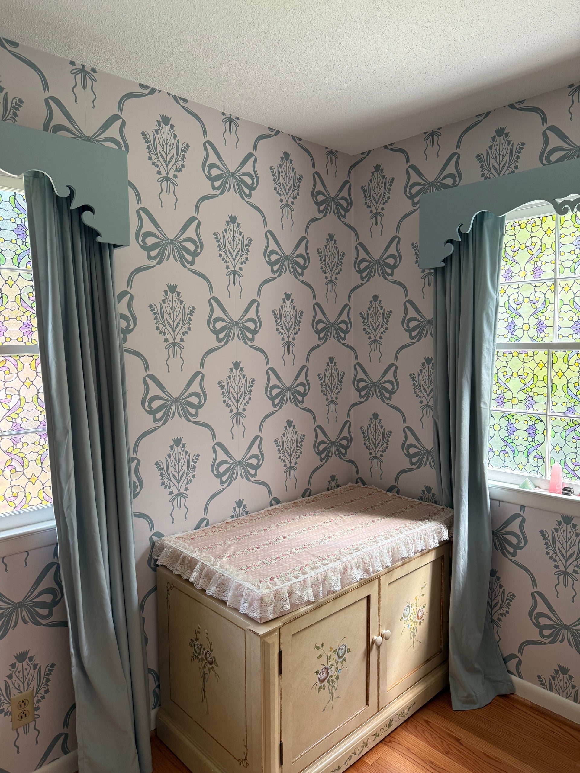 Lacey Removable Wallpaper for Sophisticated Home Decor