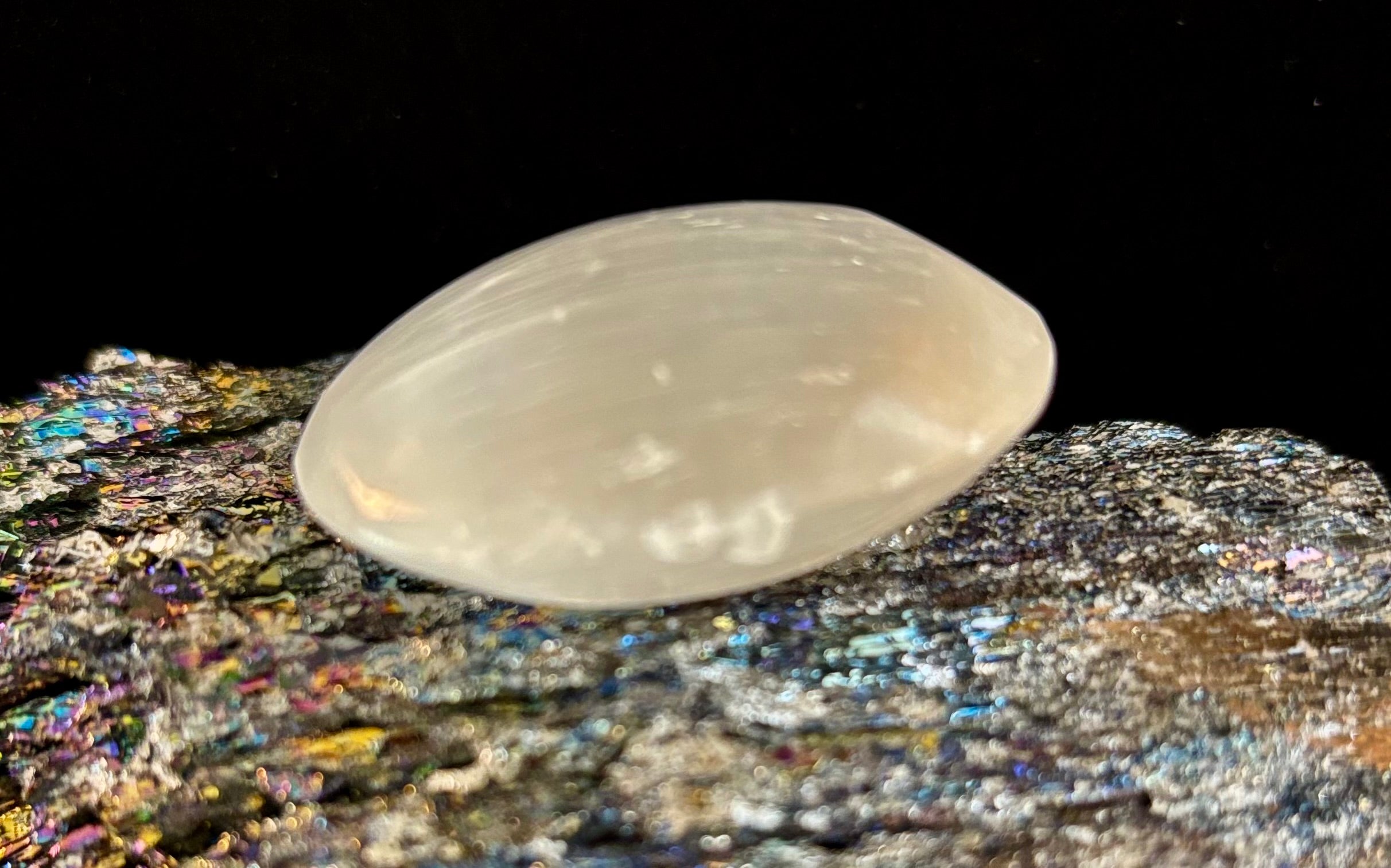 Selenite Palm Stone – 4cm (1.57") – Aura-Cleansing Crystal for Energy Healing & Clarity