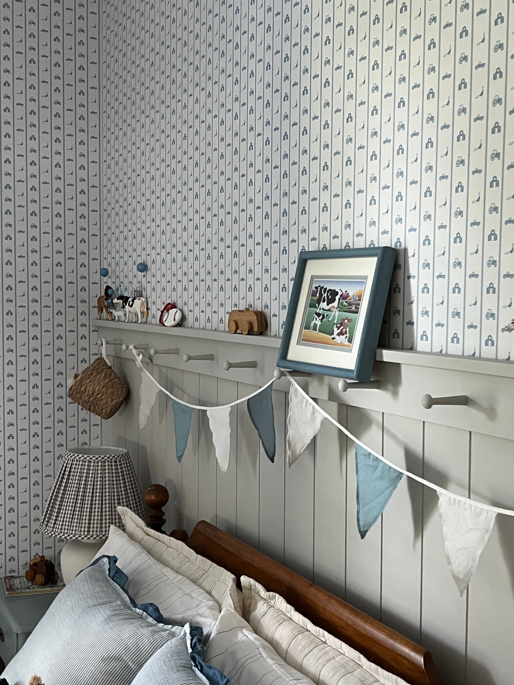 Charlie Geometric Wallpaper - Sage-Green & White Farmhouse