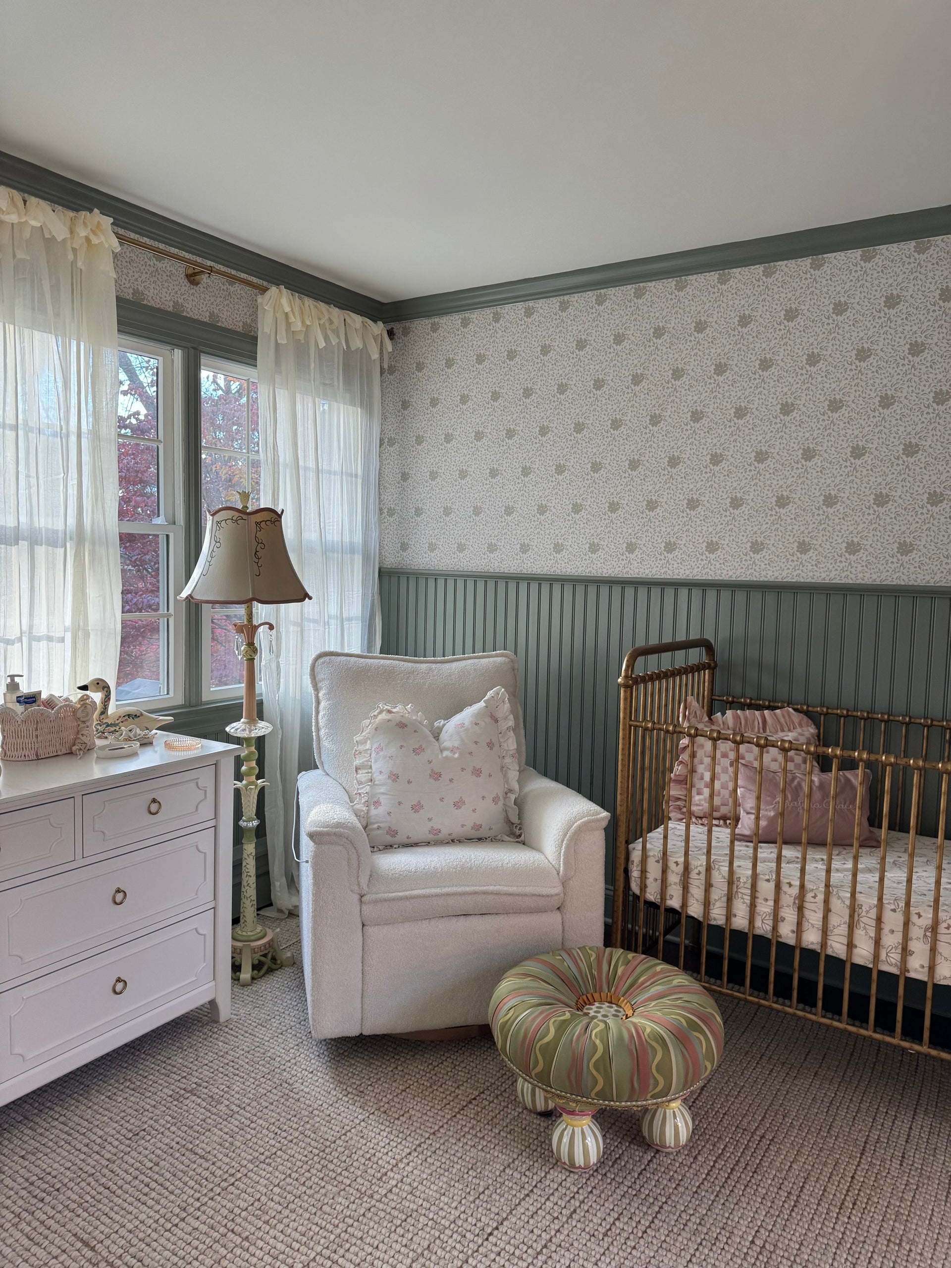 Layla Floral Wallpaper - Sage-Green & Off-White Traditional