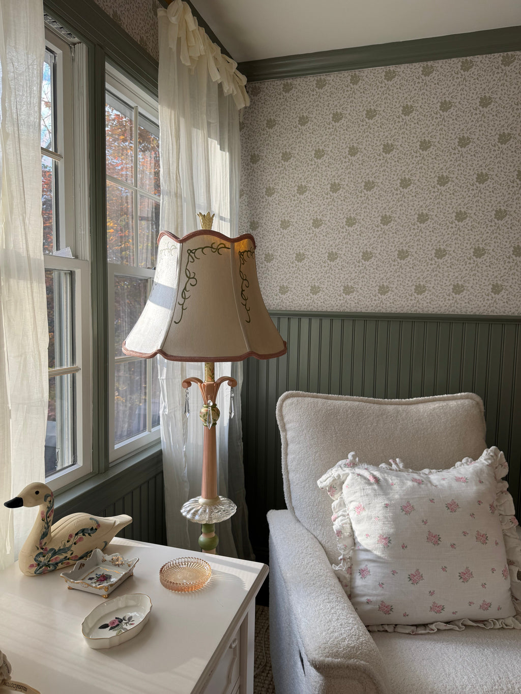 Layla Floral Wallpaper - Sage-Green & Off-White Traditional