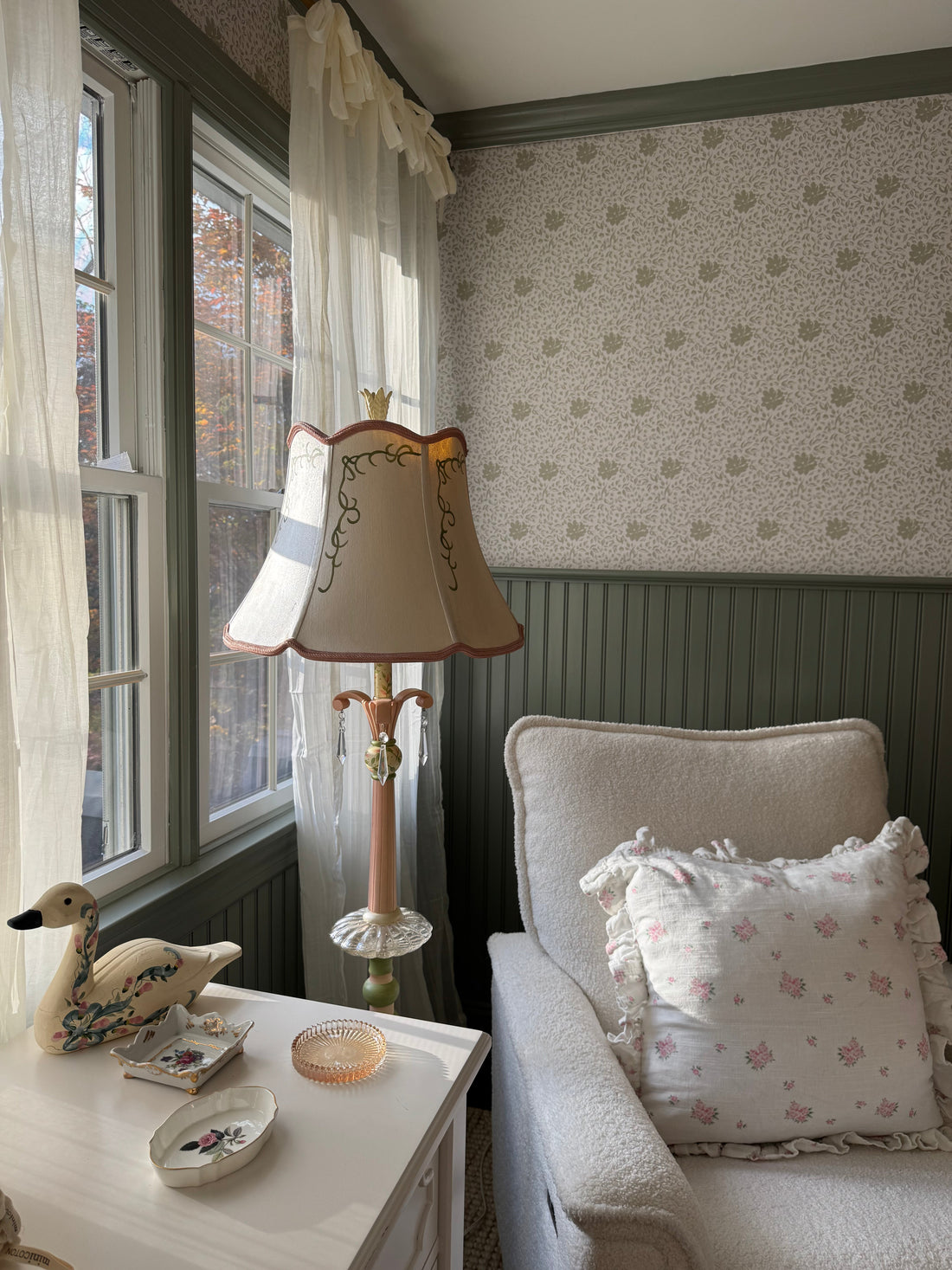 Layla Floral Wallpaper - Sage-Green & Off-White Traditional
