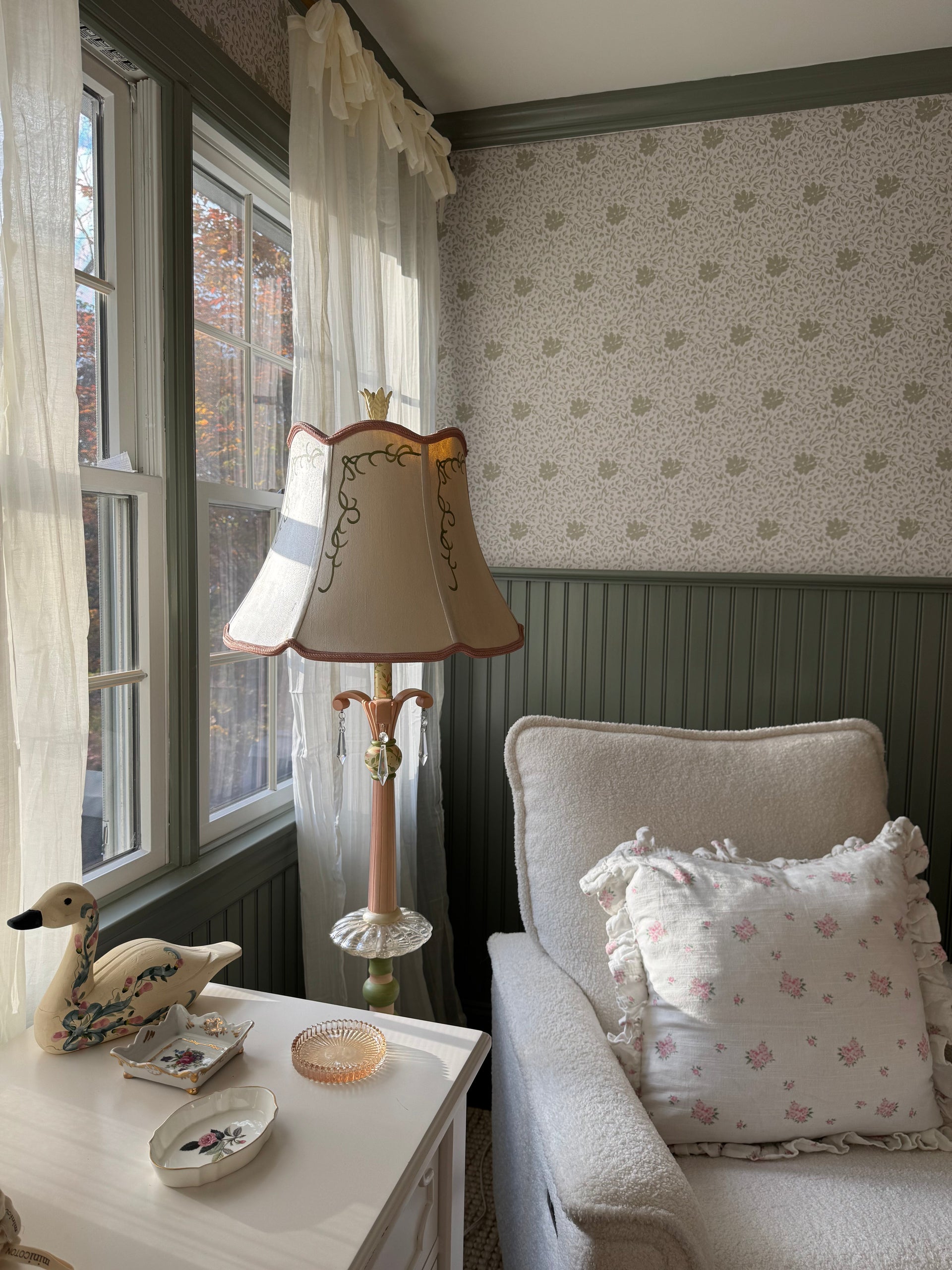 Layla Floral Wallpaper - Sage-Green & Off-White Traditional