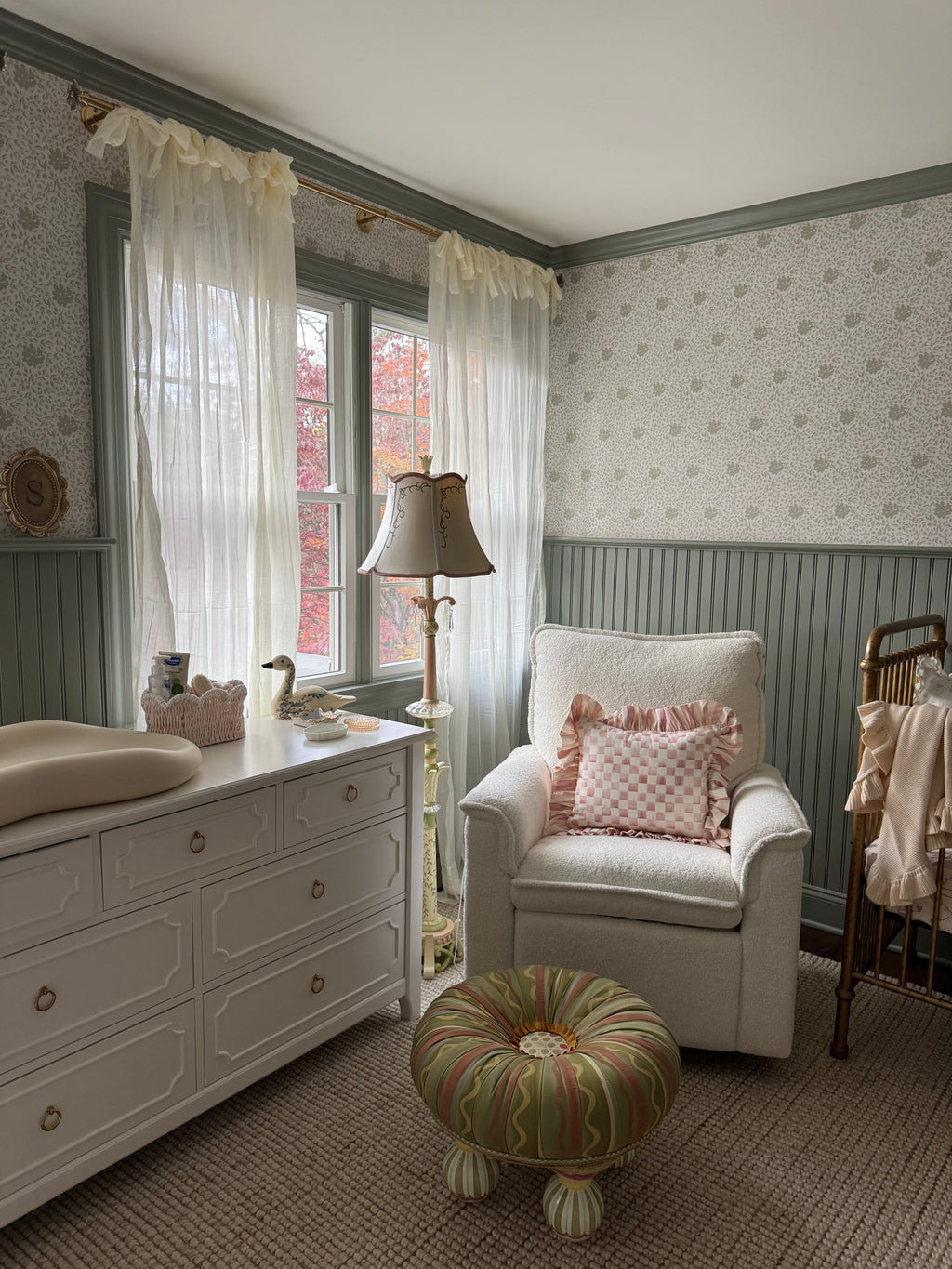 Layla Floral Wallpaper - Sage-Green & Off-White Traditional