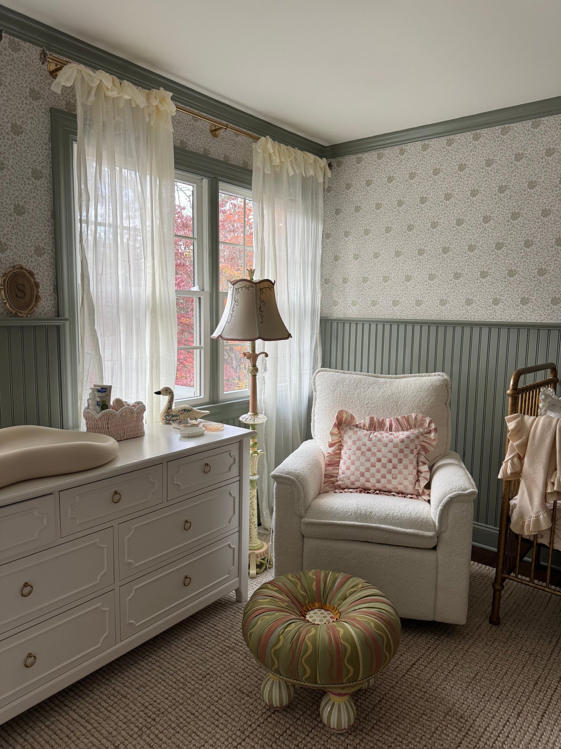Layla Floral Wallpaper - Sage-Green & Off-White Traditional