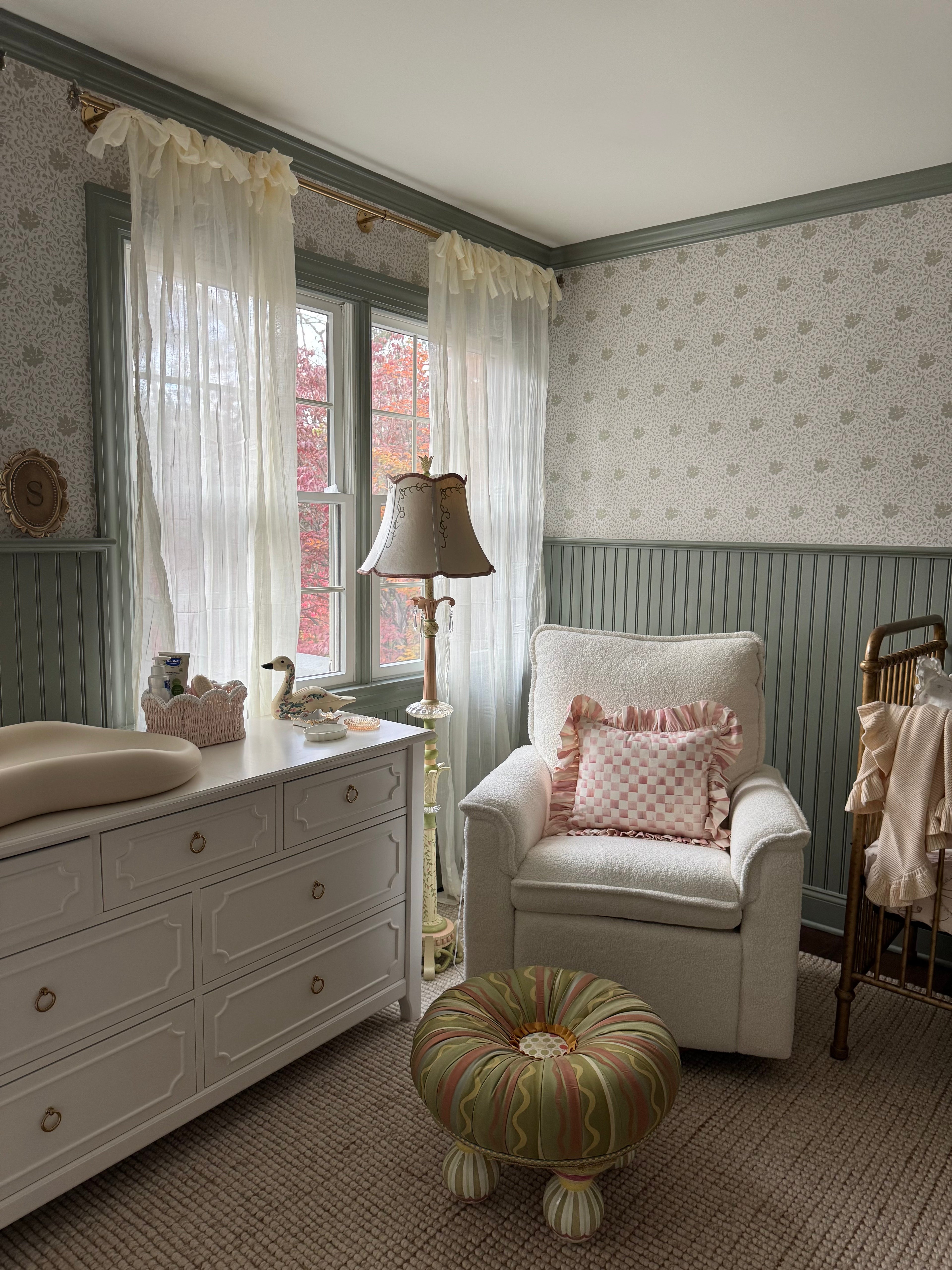 Layla Floral Wallpaper - Sage-Green & Off-White Traditional