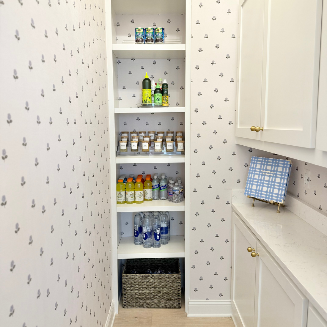 Liz wallpaper pattern in a decorated room setting