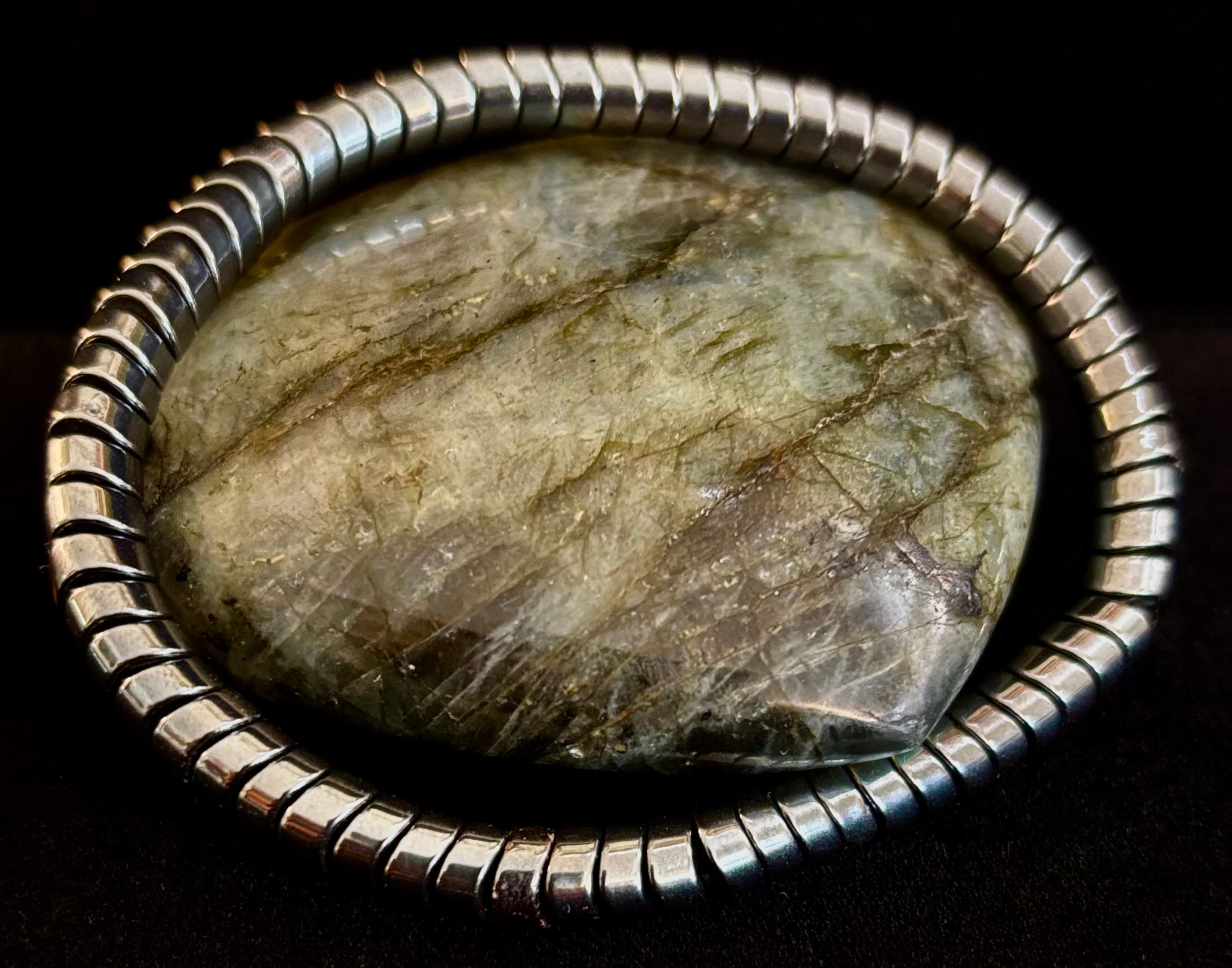 🐍 Snake Bone Style Bracelet – Bold & Modern Power Piece