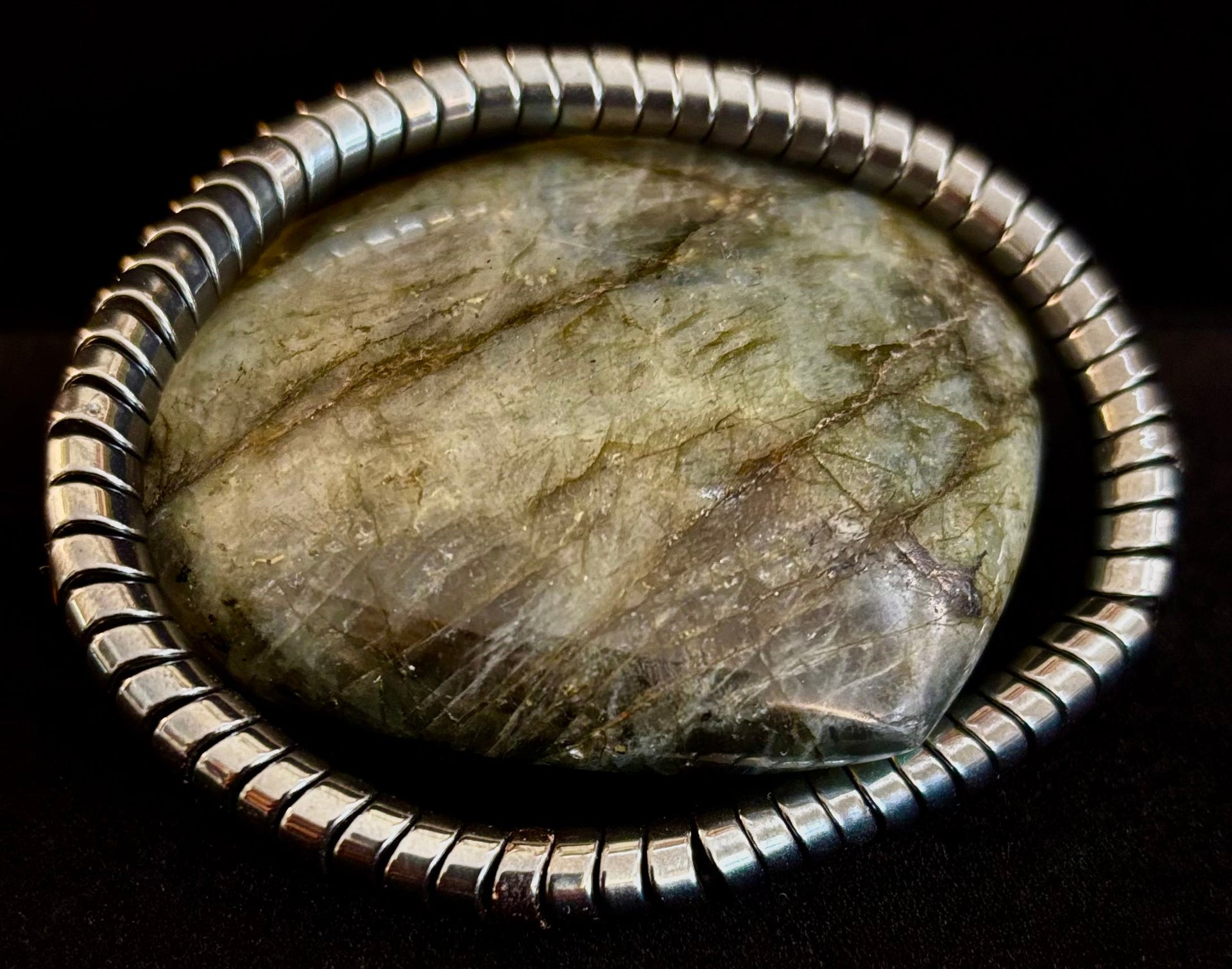 🐍 Snake Bone Style Bracelet – Bold & Modern Power Piece