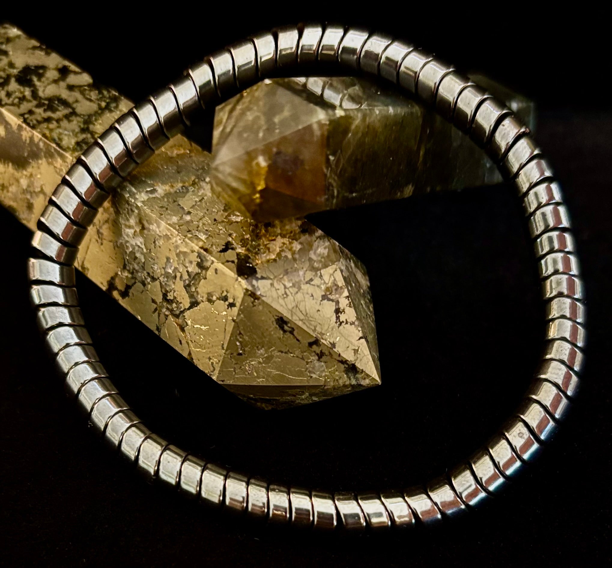 🐍 Snake Bone Style Bracelet – Bold & Modern Power Piece