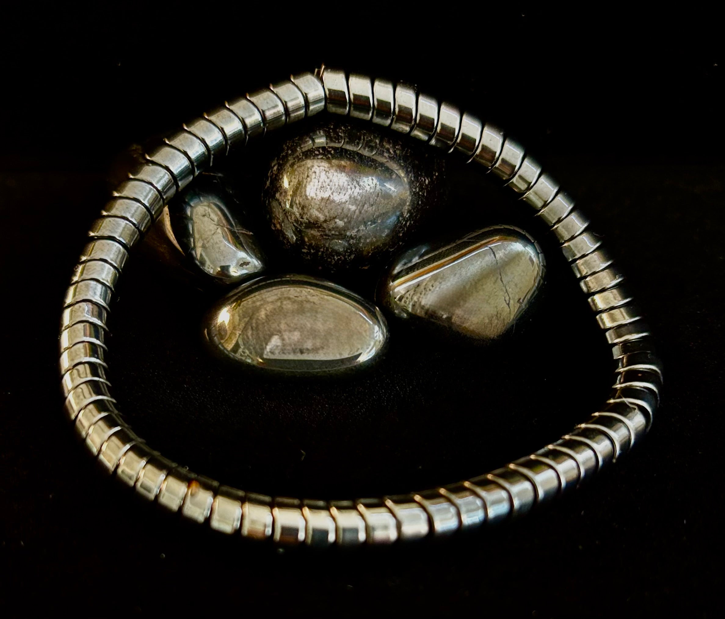 🐍 Snake Bone Style Bracelet – Bold & Modern Power Piece