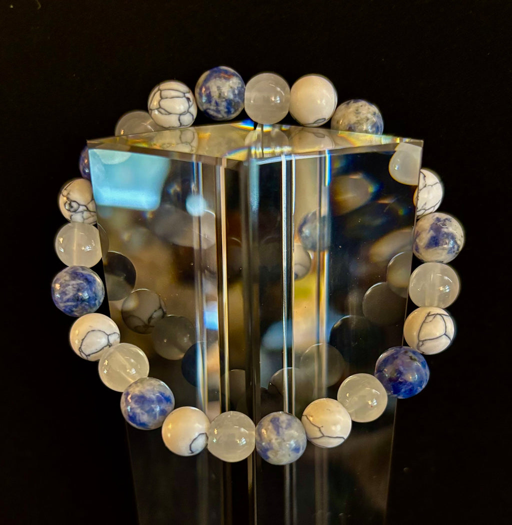 Lapis Lazuli, White Turquoise & Selenite Beaded Bracelet – Protection, Grounding & Spiritual Clarity