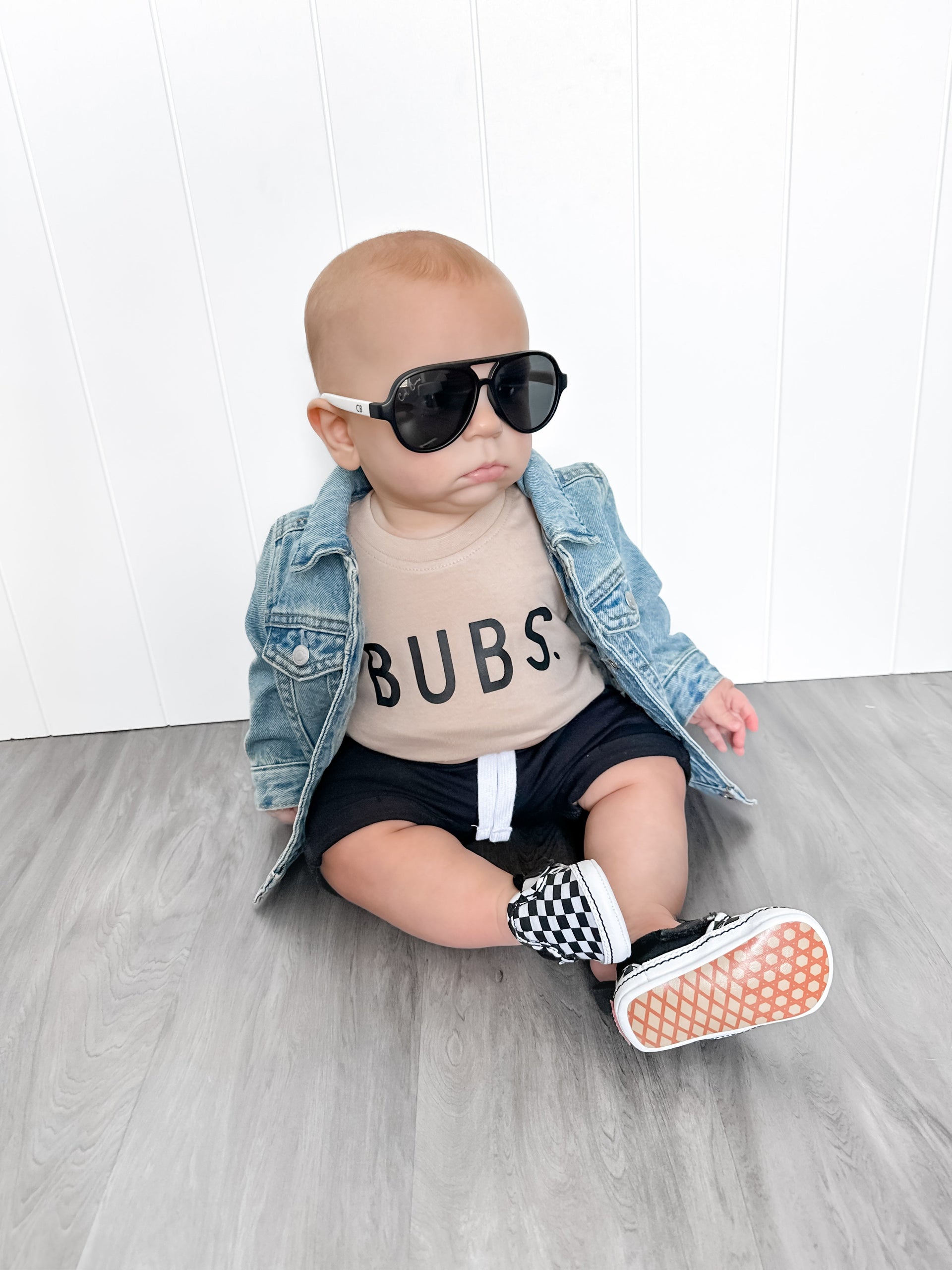 Minimalist BUBS. graphic tee in beige or black