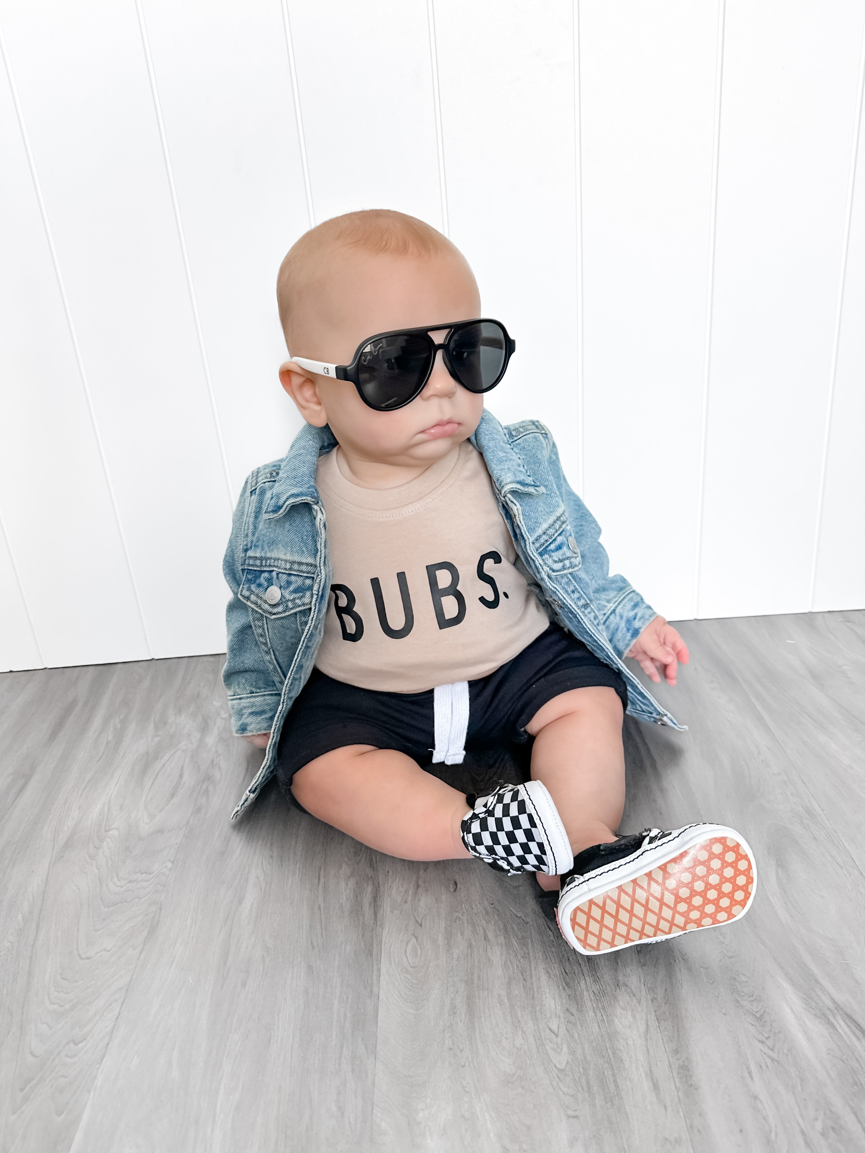 Minimalist BUBS. graphic tee in beige or black