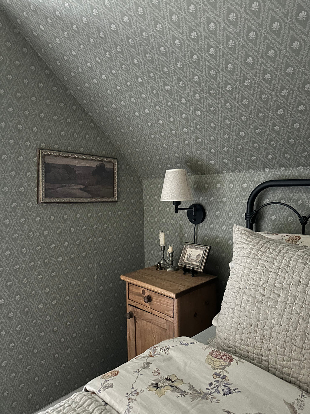 Violet Floral Removable Wallpaper for Modern Home Decor