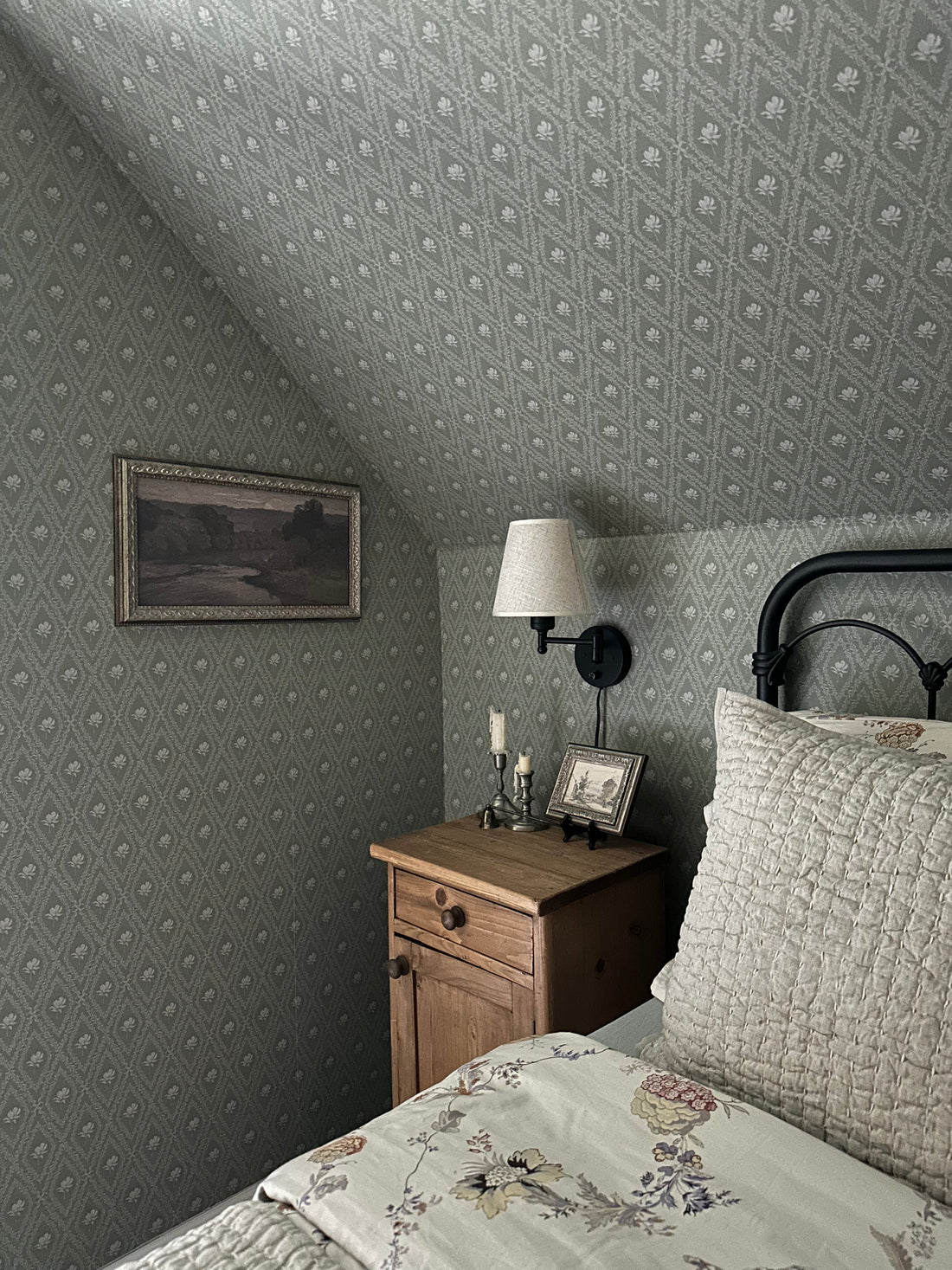 Violet Floral Removable Wallpaper for Modern Home Decor