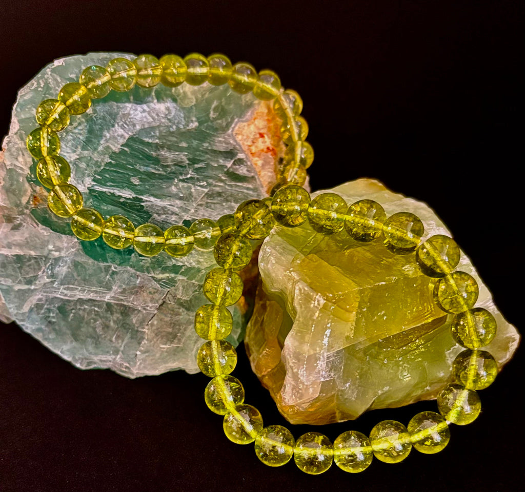 Green Peridot Healing Bracelet – 8mm or 10mm Beads for Abundance, Growth & Emotional Clarity