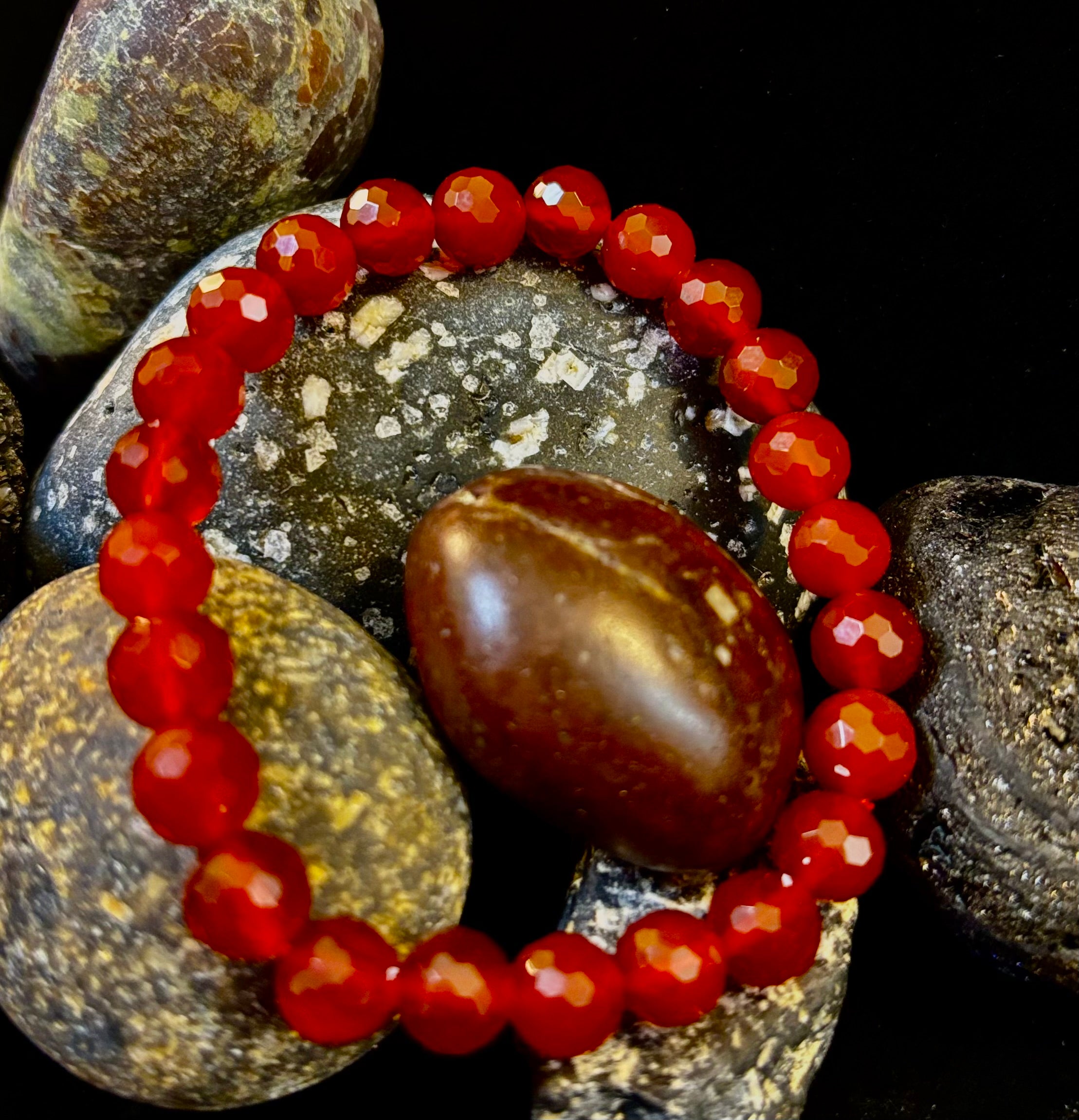 Red Agate Polyhedral Power Bracelet – Strength, Grounding & Vitality (8mm, Small–Medium Wrist)