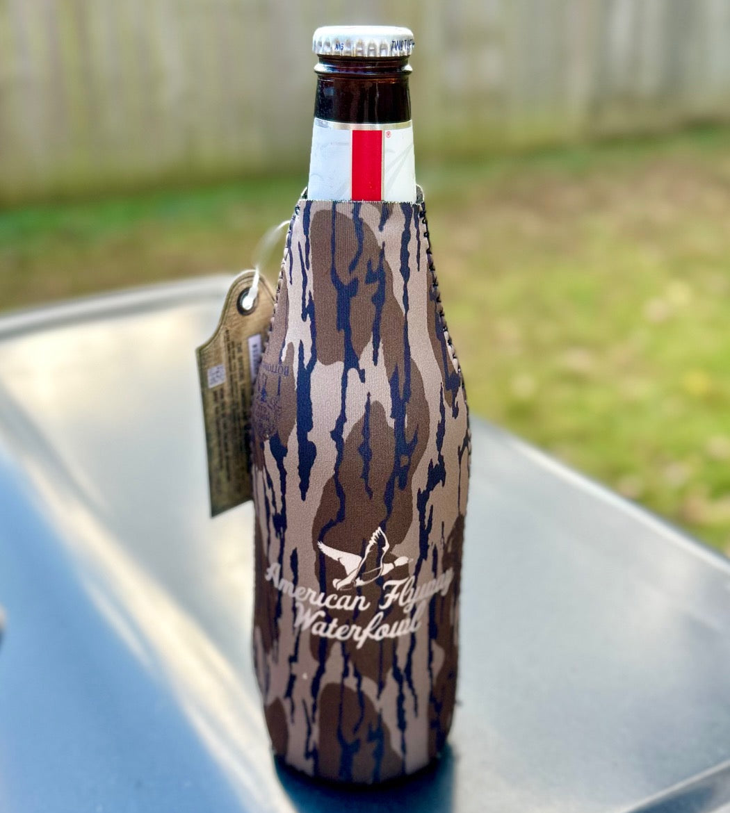Bottle koozie featuring Mossy Oak Bottomland camo print and American Flyway Waterfowl logo.