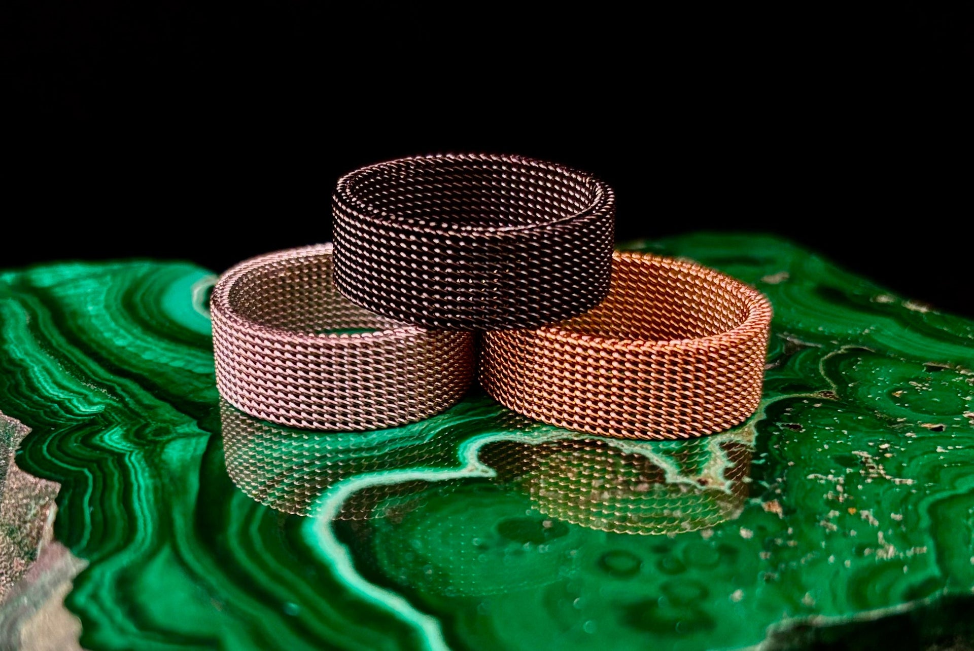 Unisex Stainless Steel Mesh Ring – Flexible, Modern Band in Black, Rose Gold & Silver Tones