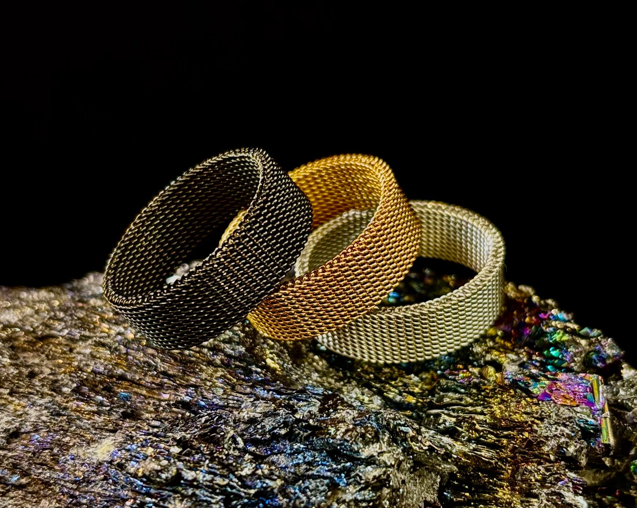 Unisex Stainless Steel Mesh Ring – Flexible, Modern Band in Black, Rose Gold & Silver Tones