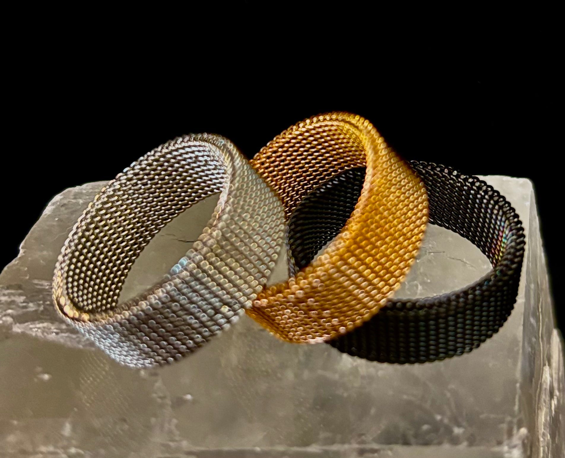 Unisex Stainless Steel Mesh Ring – Flexible, Modern Band in Black, Rose Gold & Silver Tones