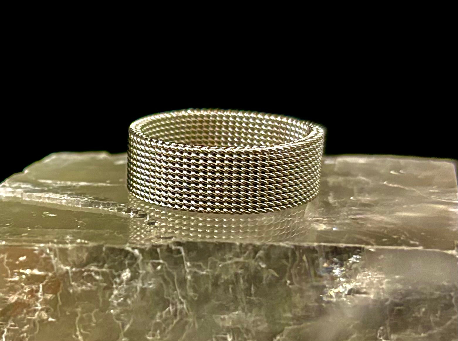 Unisex Stainless Steel Mesh Ring – Flexible, Modern Band in Black, Rose Gold & Silver Tones