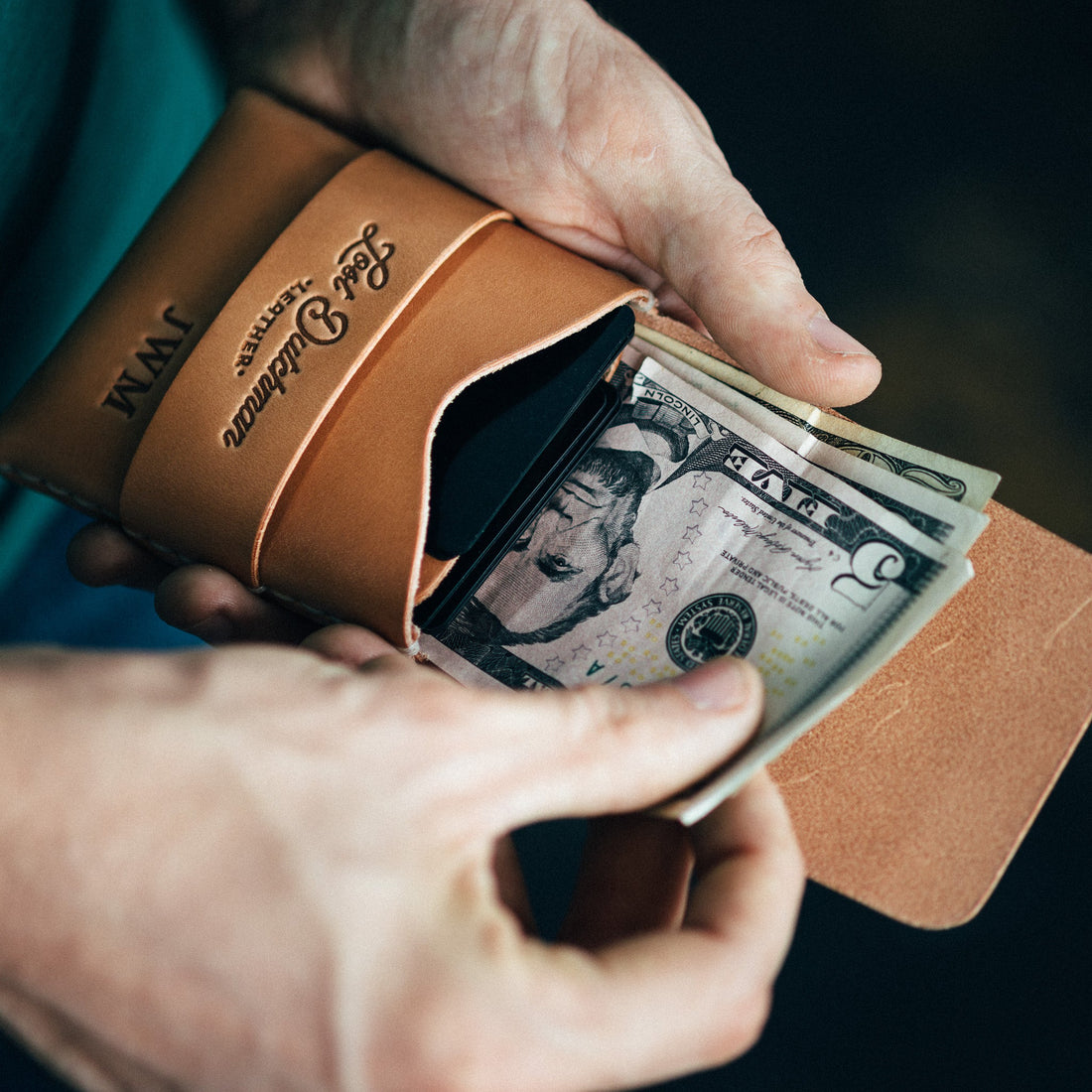 The Big Finn Minimalist Leather Card Holder Wallet in Russet