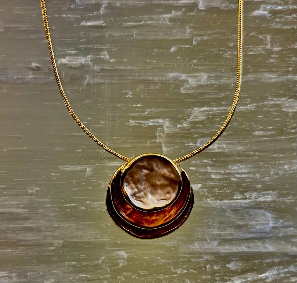 Coastal Glow Layered Shell Pendant Necklace – Gold or Silver Tone | Beach-Inspired Collarbone Necklace