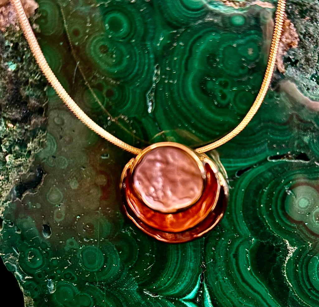 Coastal Glow Layered Shell Pendant Necklace – Gold or Silver Tone | Beach-Inspired Collarbone Necklace