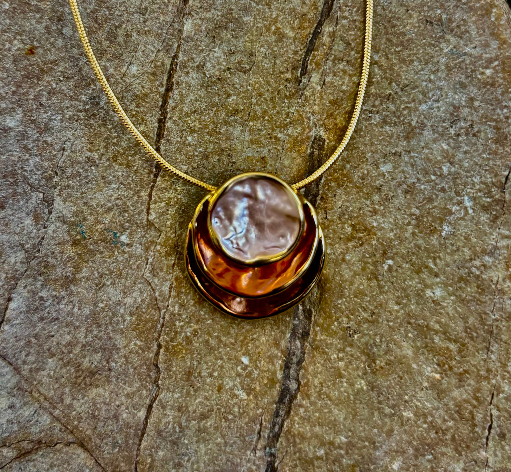 Coastal Glow Layered Shell Pendant Necklace – Gold or Silver Tone | Beach-Inspired Collarbone Necklace