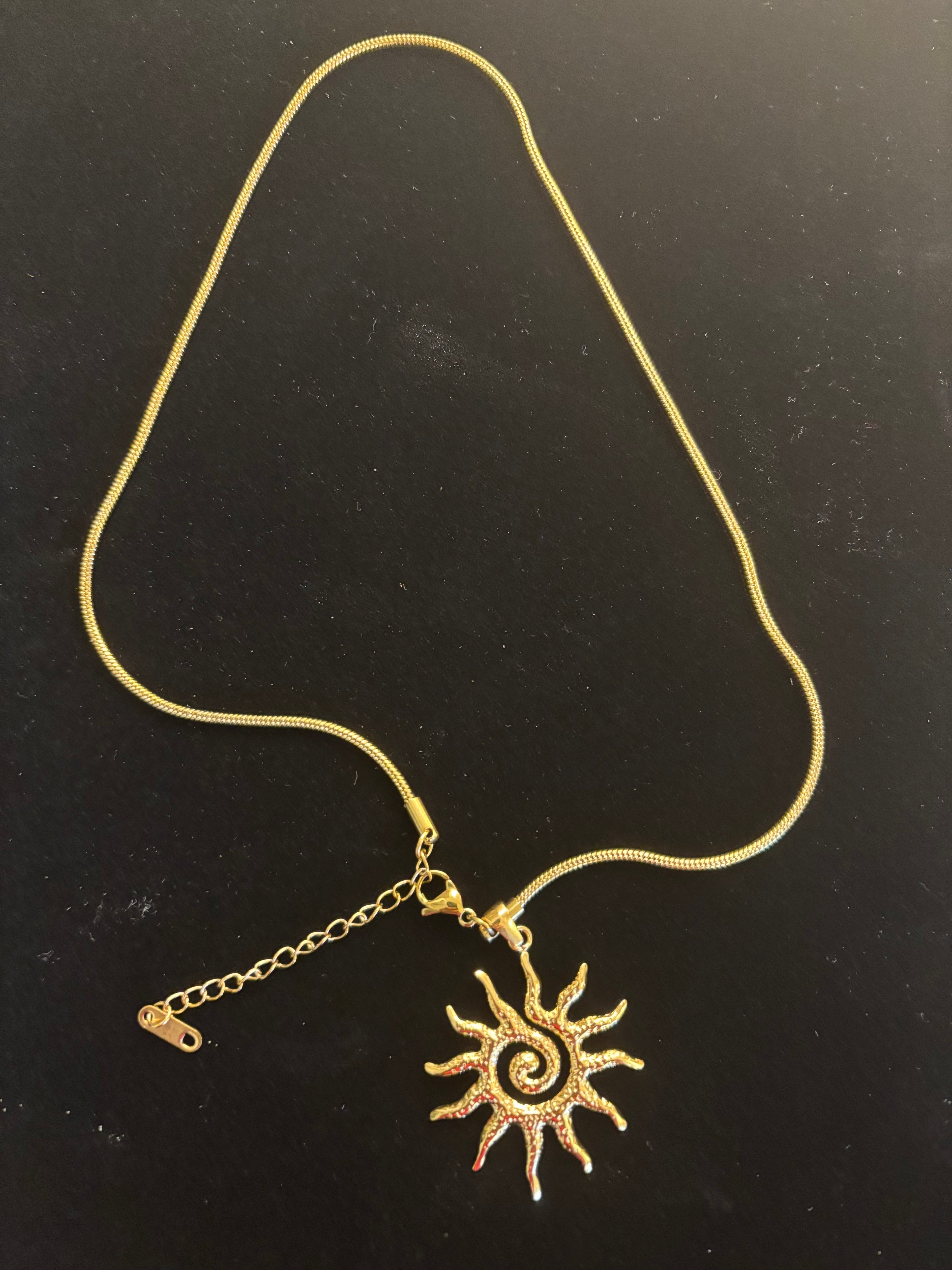 Vintage Sun Totem Pendant Necklace – Golden Radiance for Inner Strength & Style