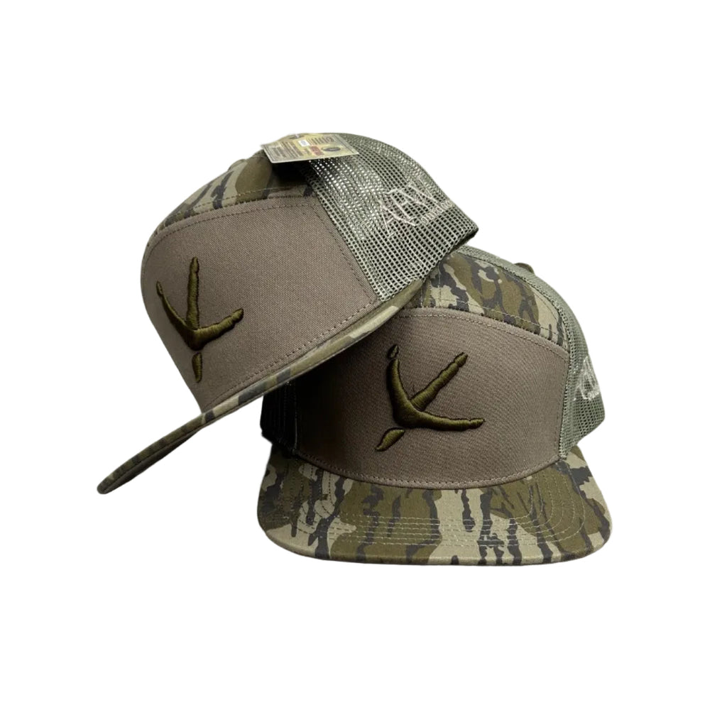 Turkey Tracks Logo 7 Panel Mossy Oak Bottomland