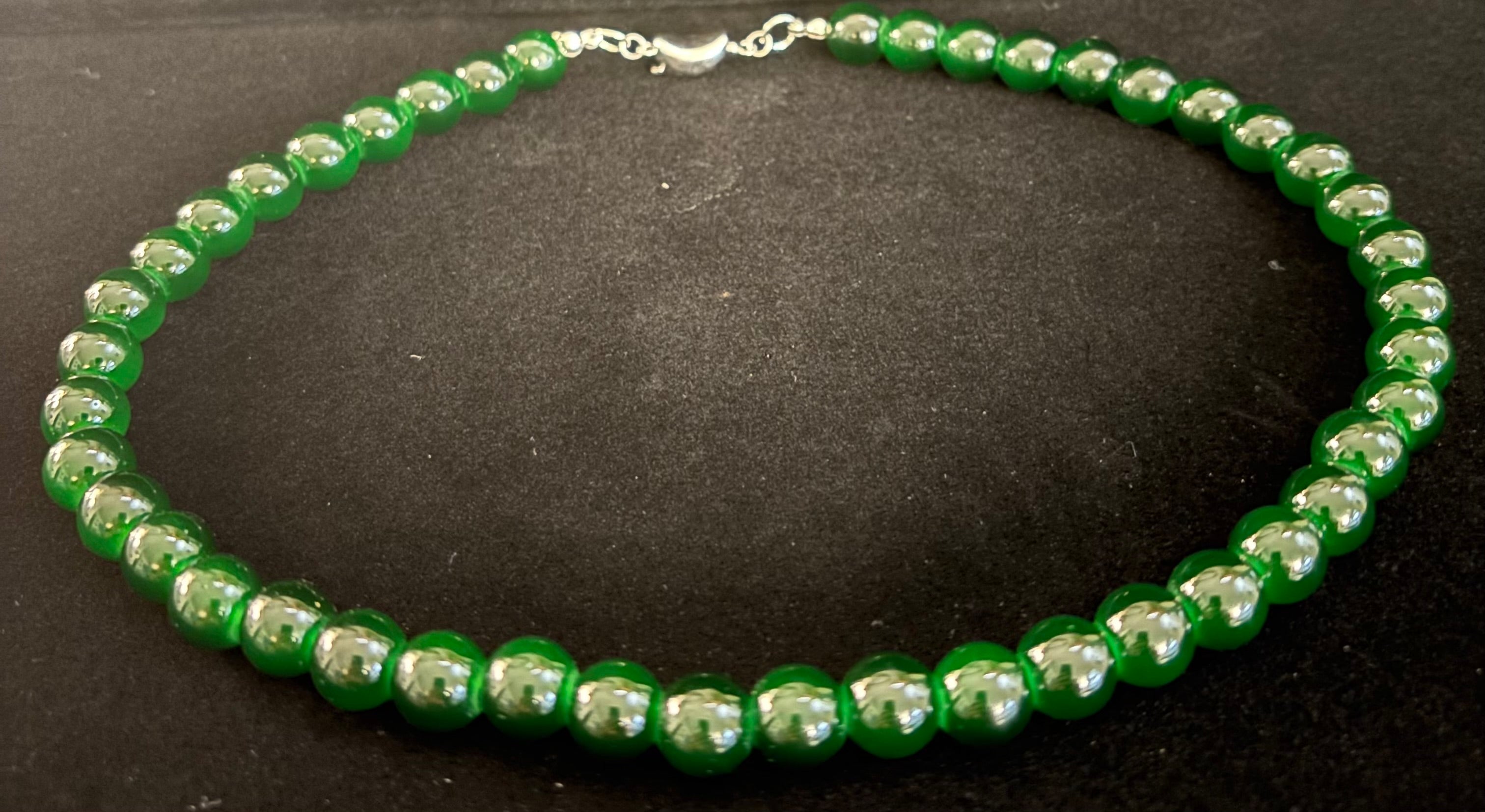 Emerald Green 8mm Beaded Choker Necklace – Bold, Timeless & Vibrant 💚✨