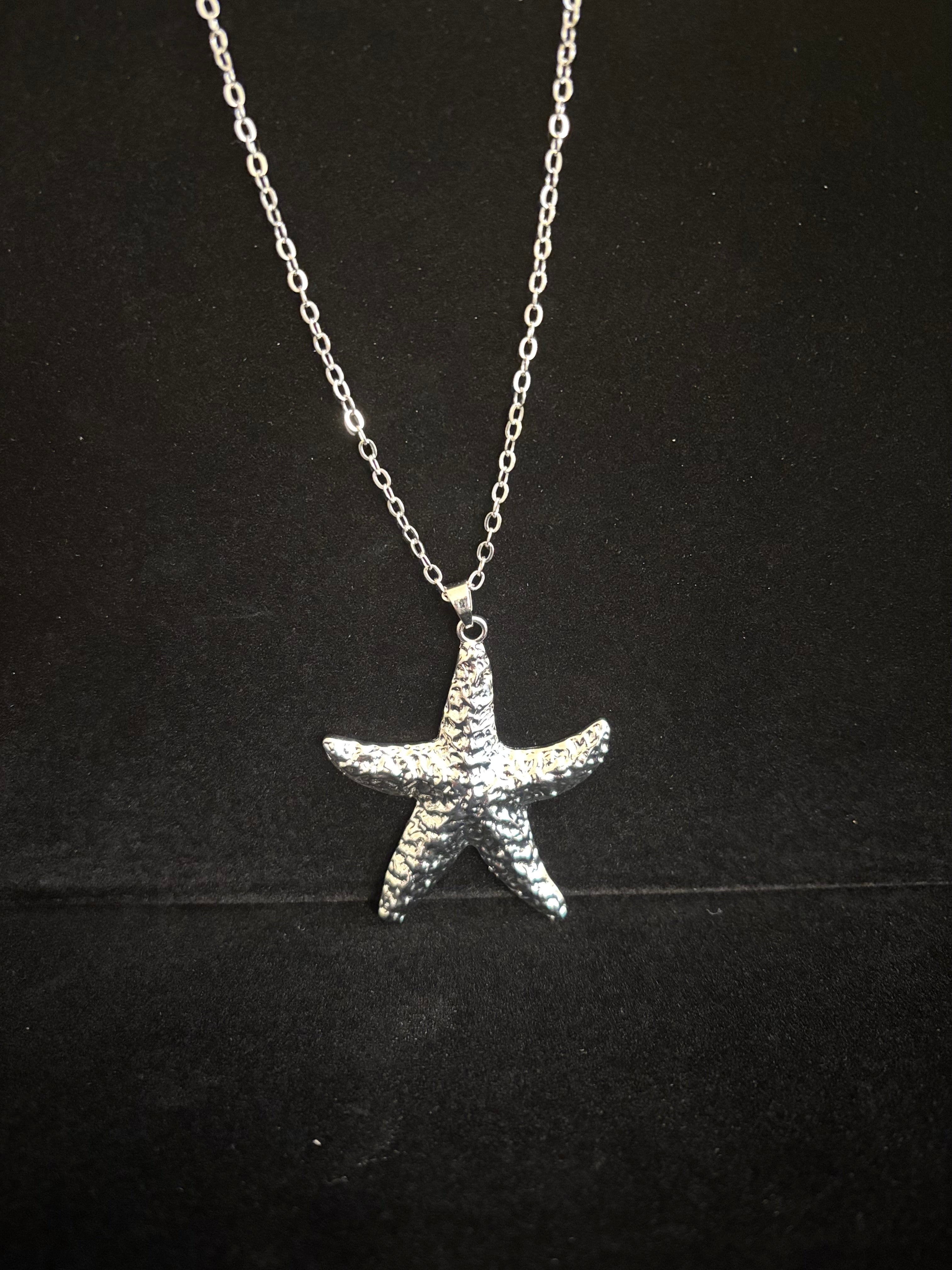 Silver Textured Starfish Pendant Necklace – Ocean-Inspired Elegance 🌊✨