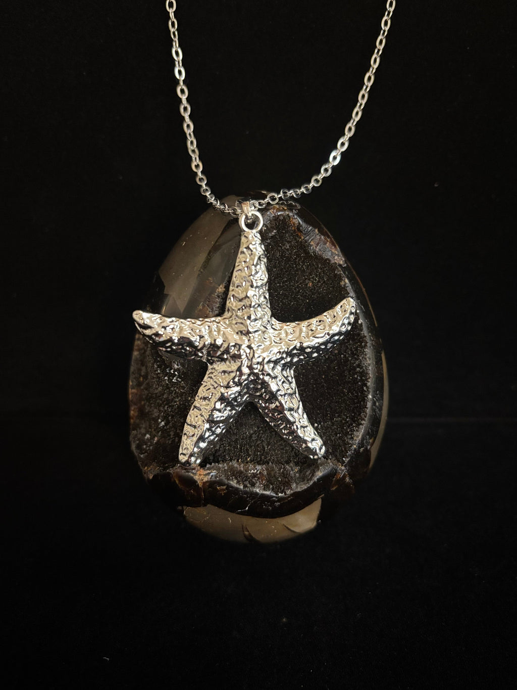 Silver Textured Starfish Pendant Necklace – Ocean-Inspired Elegance 🌊✨