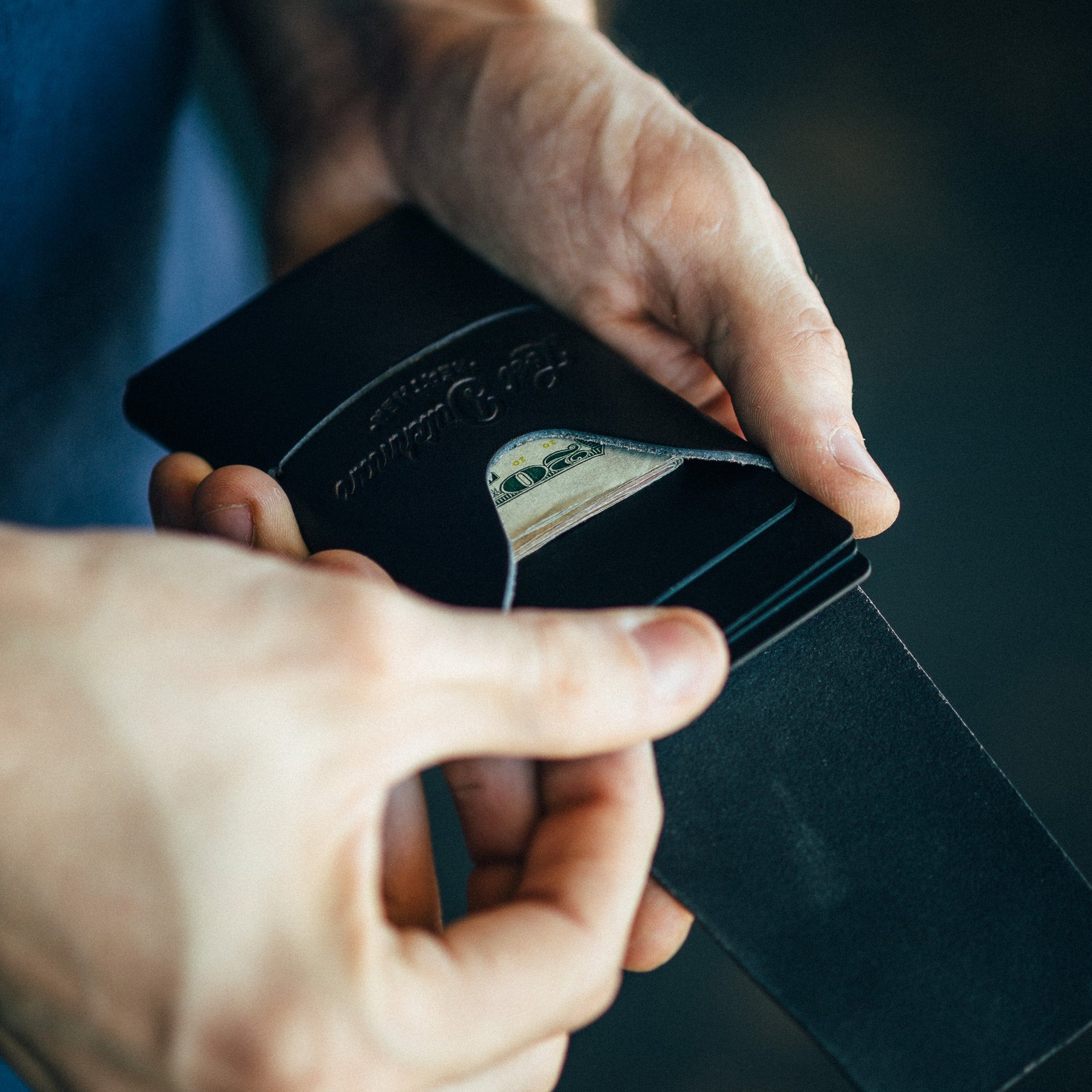 The Mini Franklin Minimalist Leather Wallet – Black